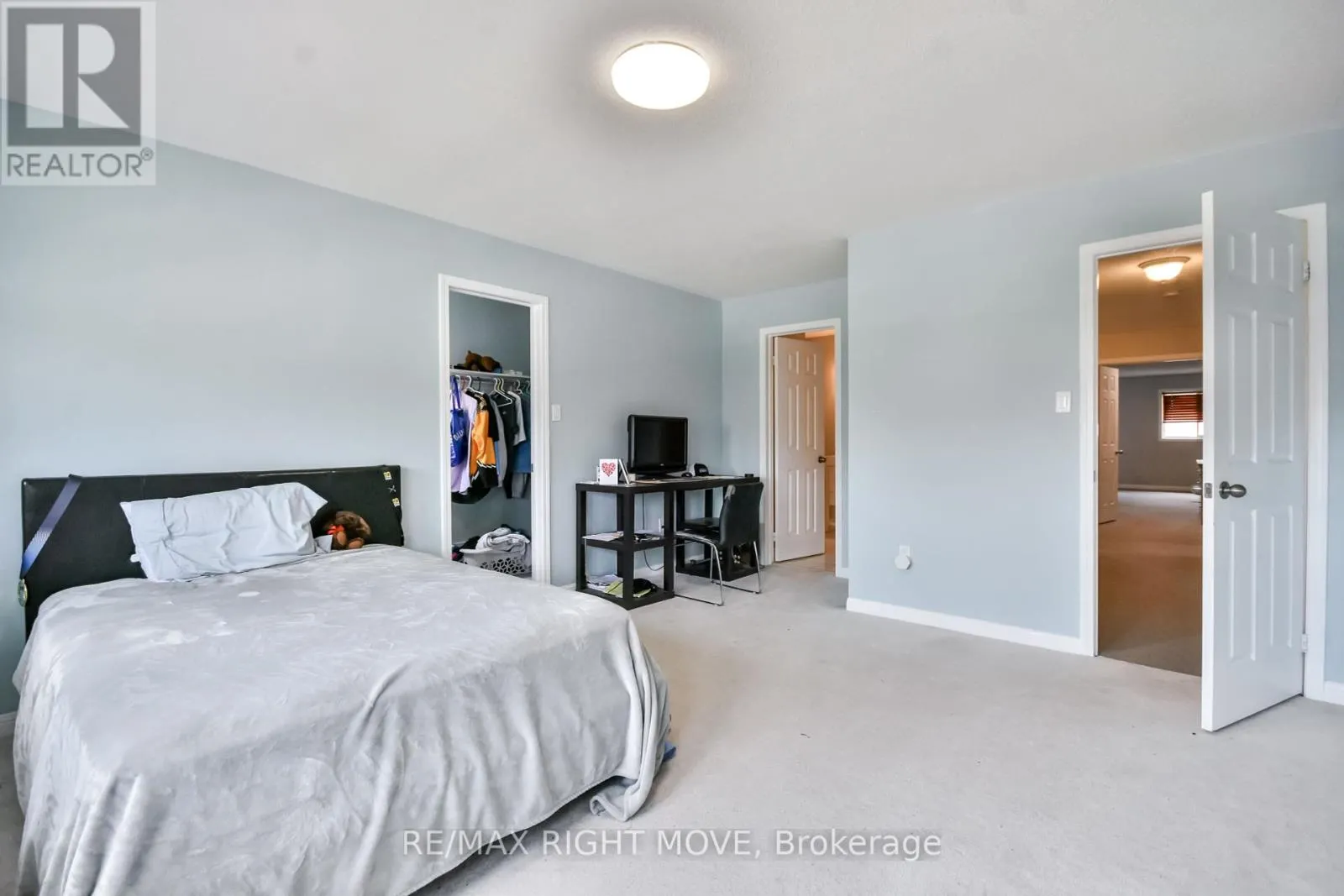 132 THE QUEENSWAY