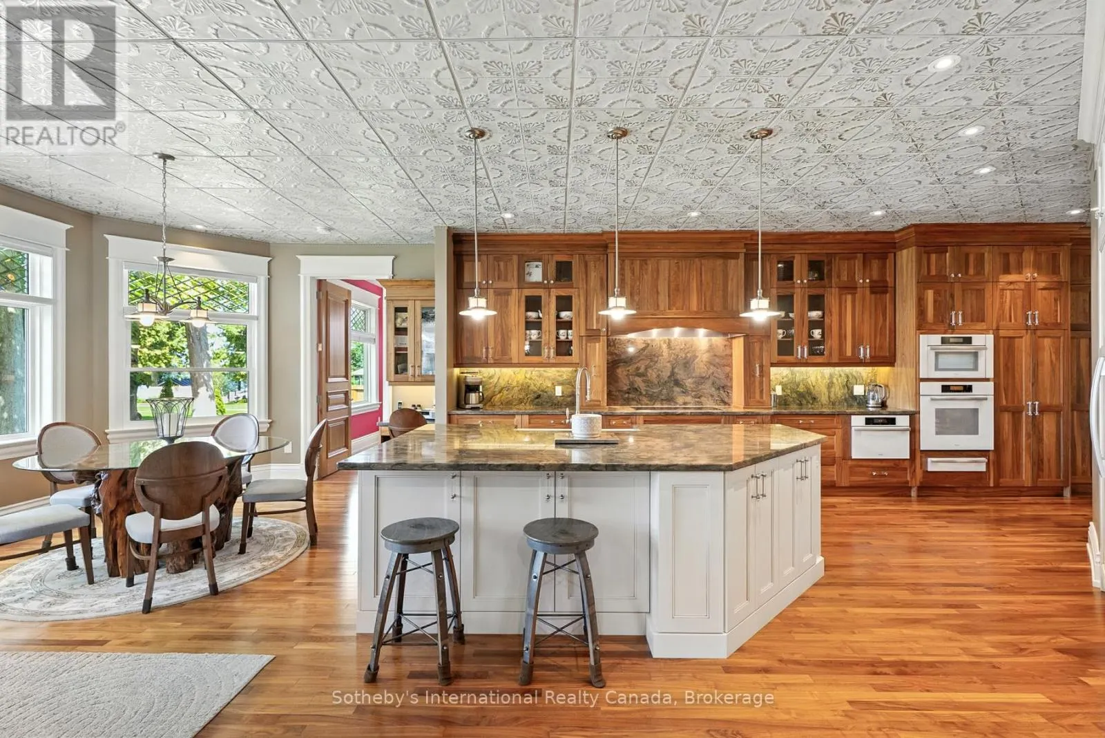 153 CREIGHTON STREET S