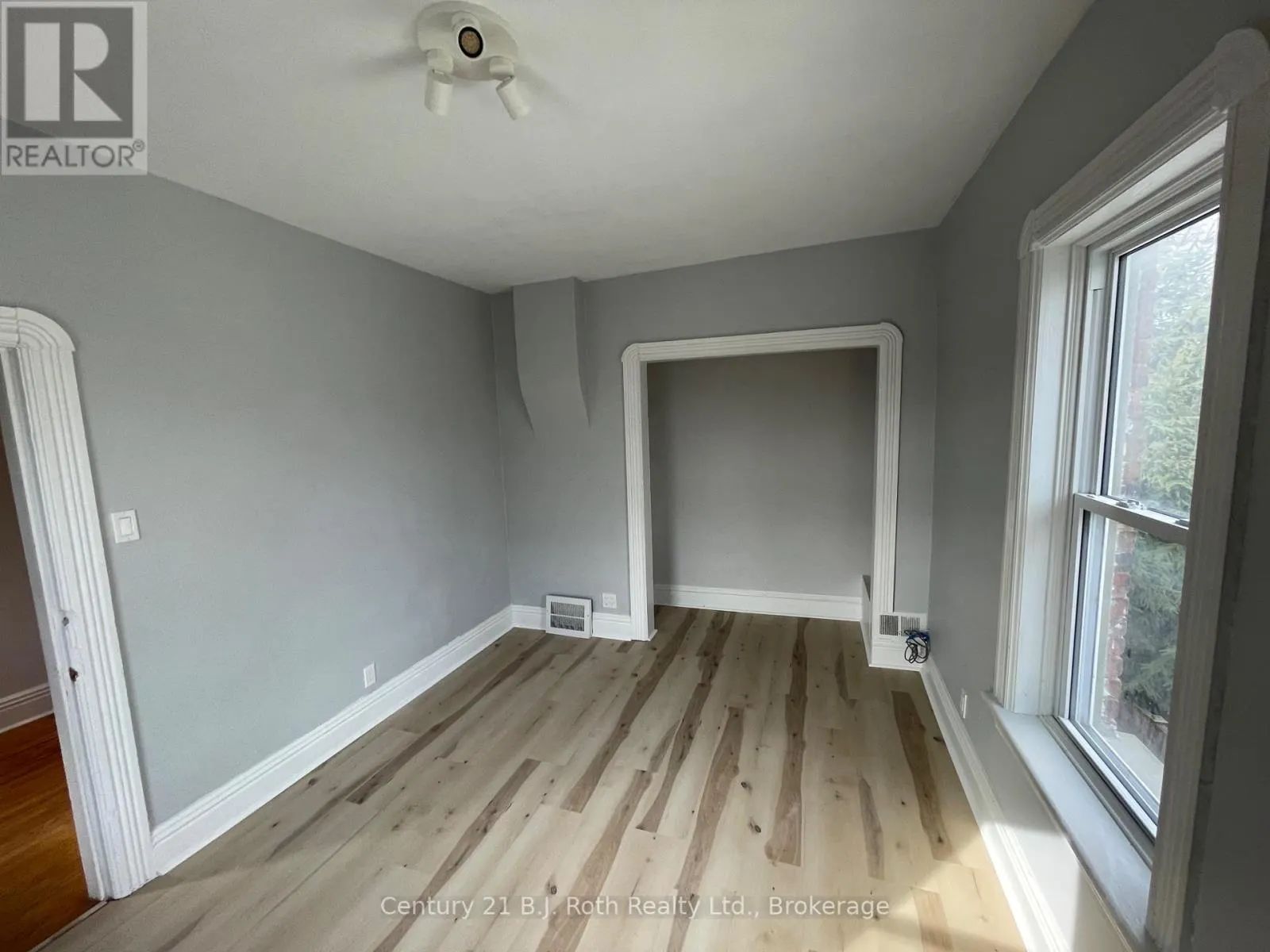 442 MIDLAND AVENUE