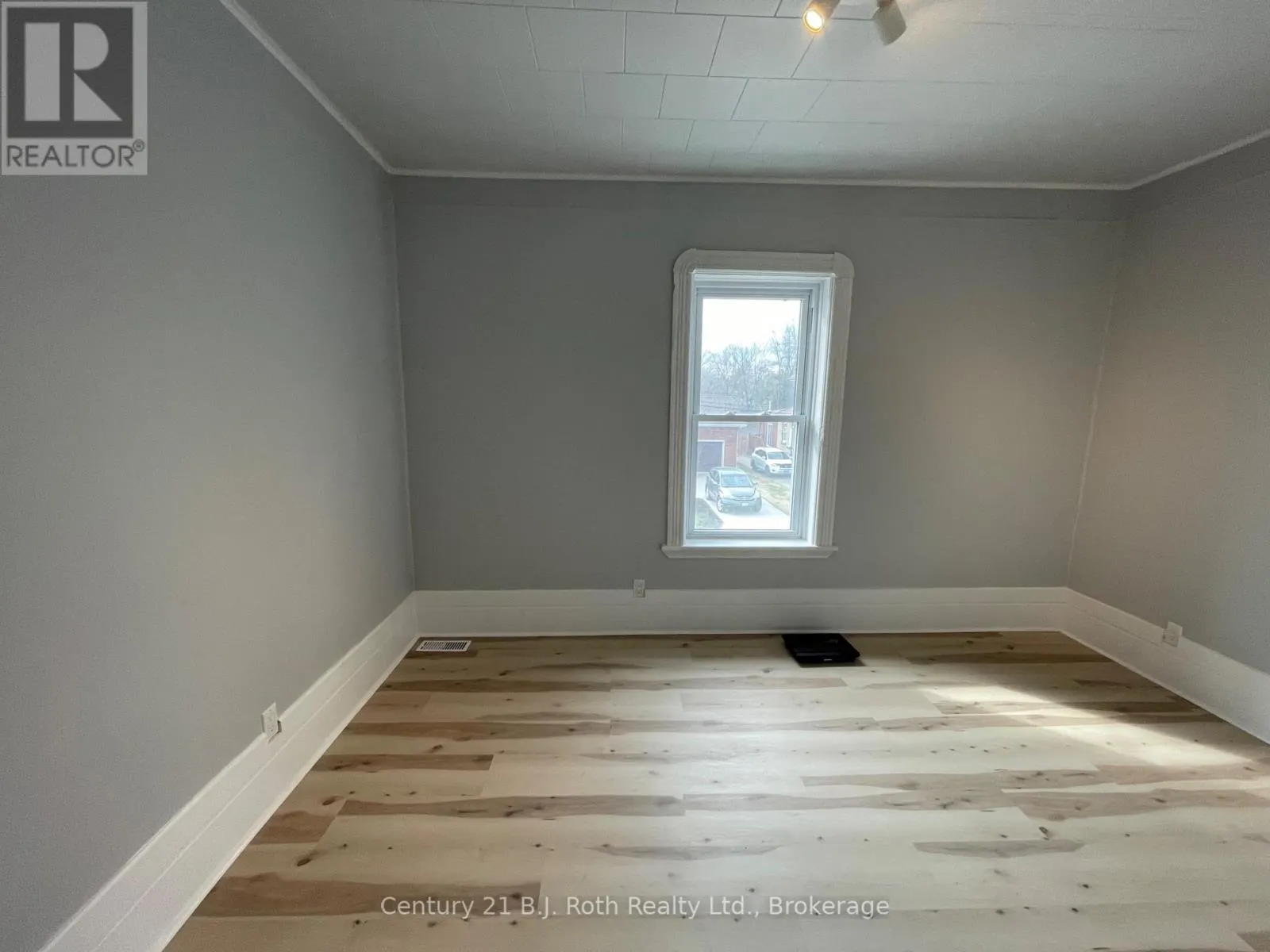 442 MIDLAND AVENUE