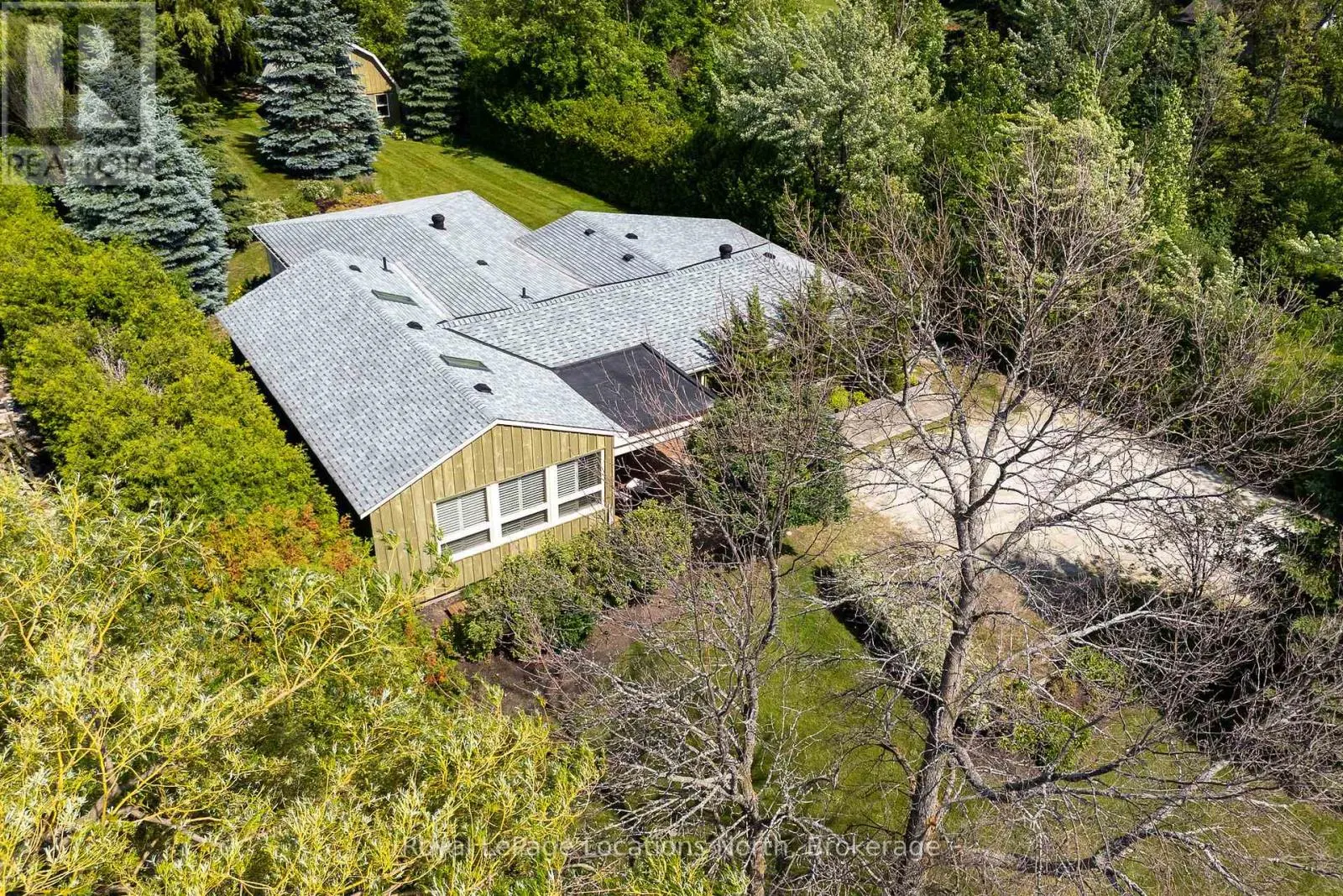 795853 GREY 19 ROAD