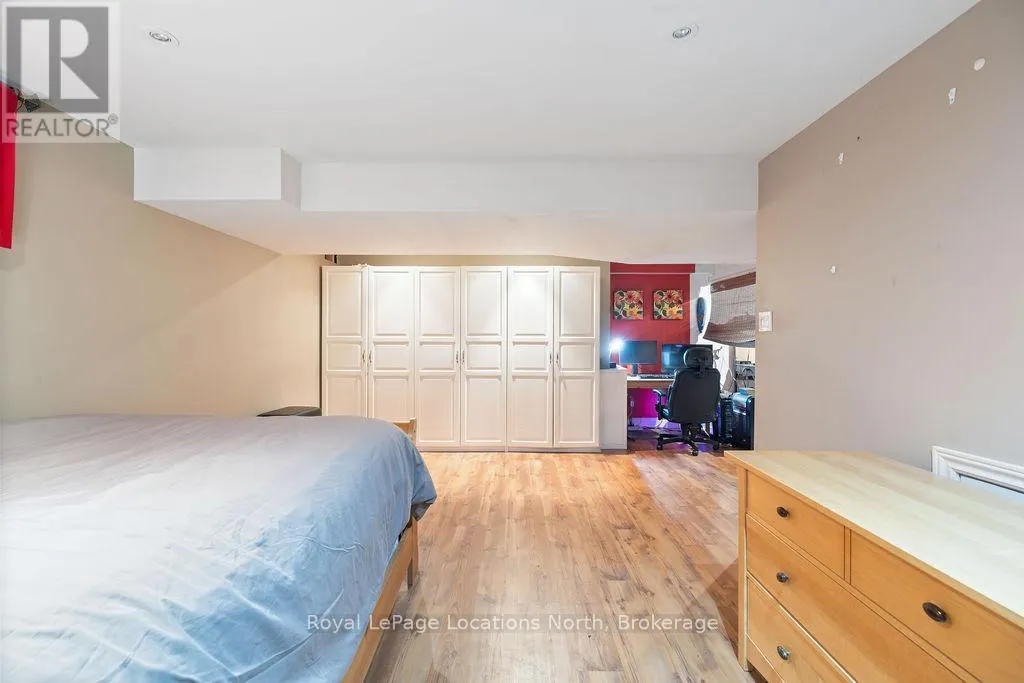 115 CHAMBERLAIN CRESCENT