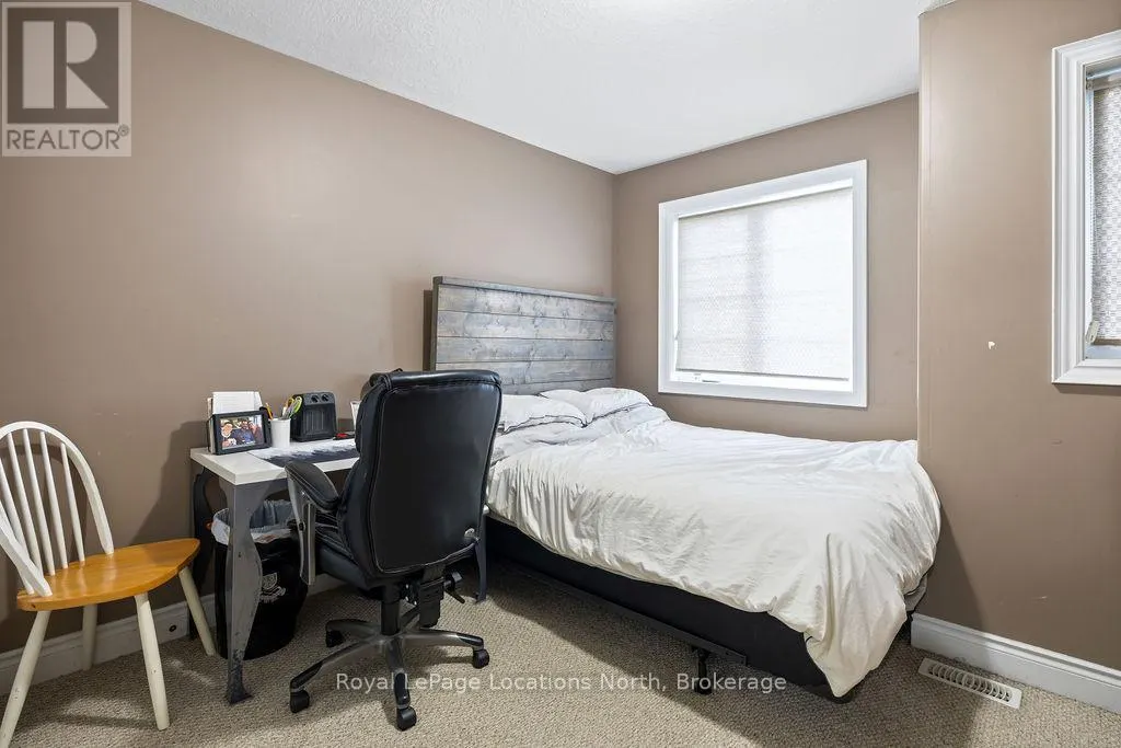 115 CHAMBERLAIN CRESCENT