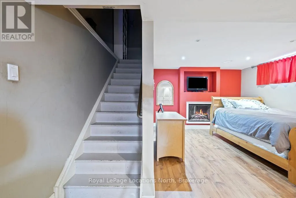 115 CHAMBERLAIN CRESCENT