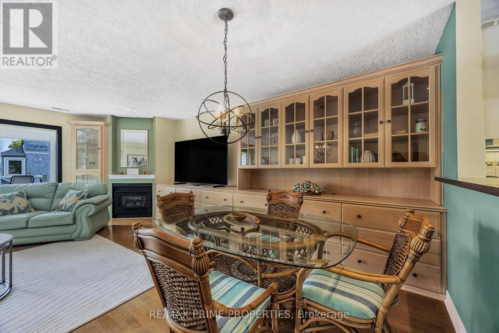 201 - 585 ATHERLEY ROAD