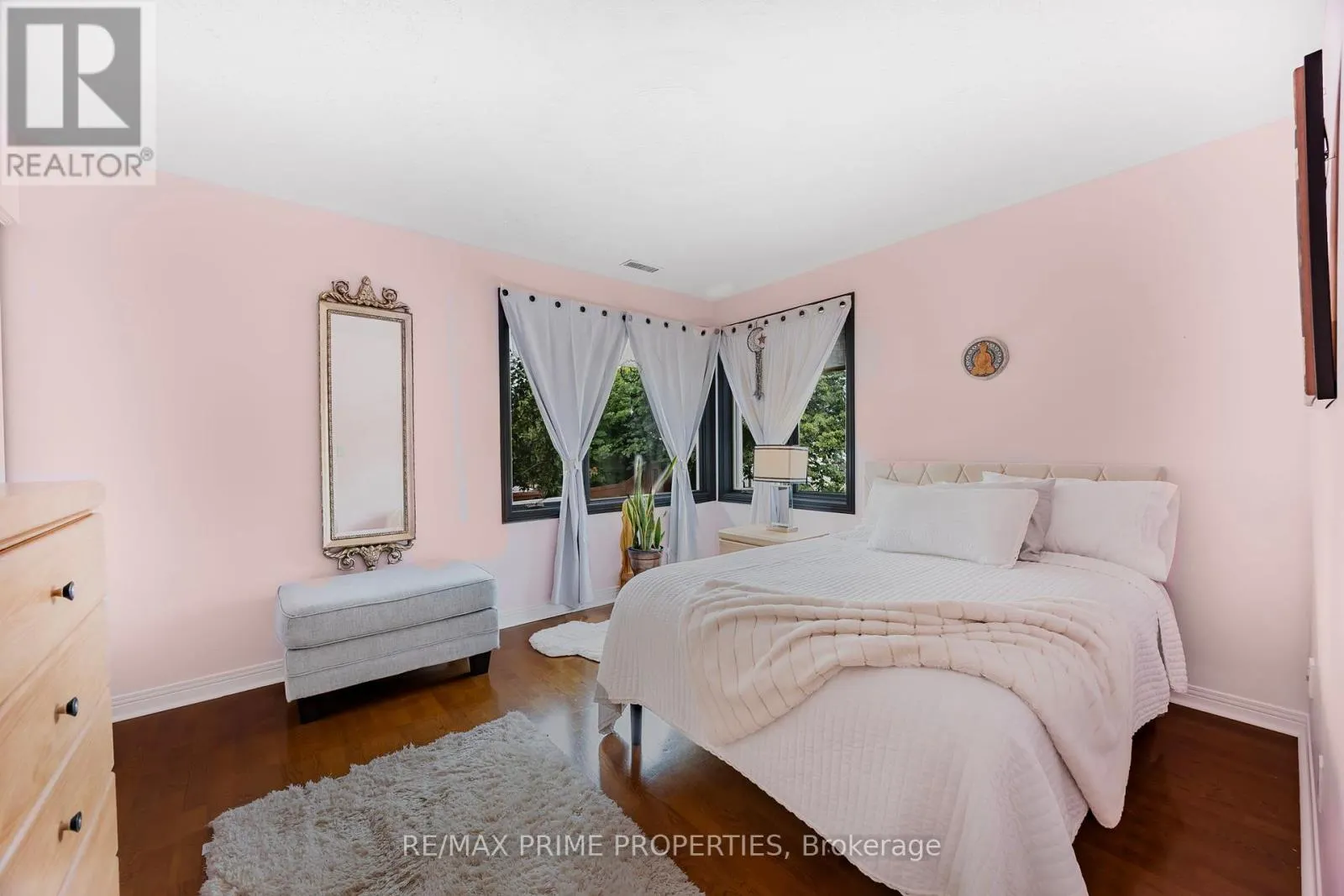201 - 585 ATHERLEY ROAD