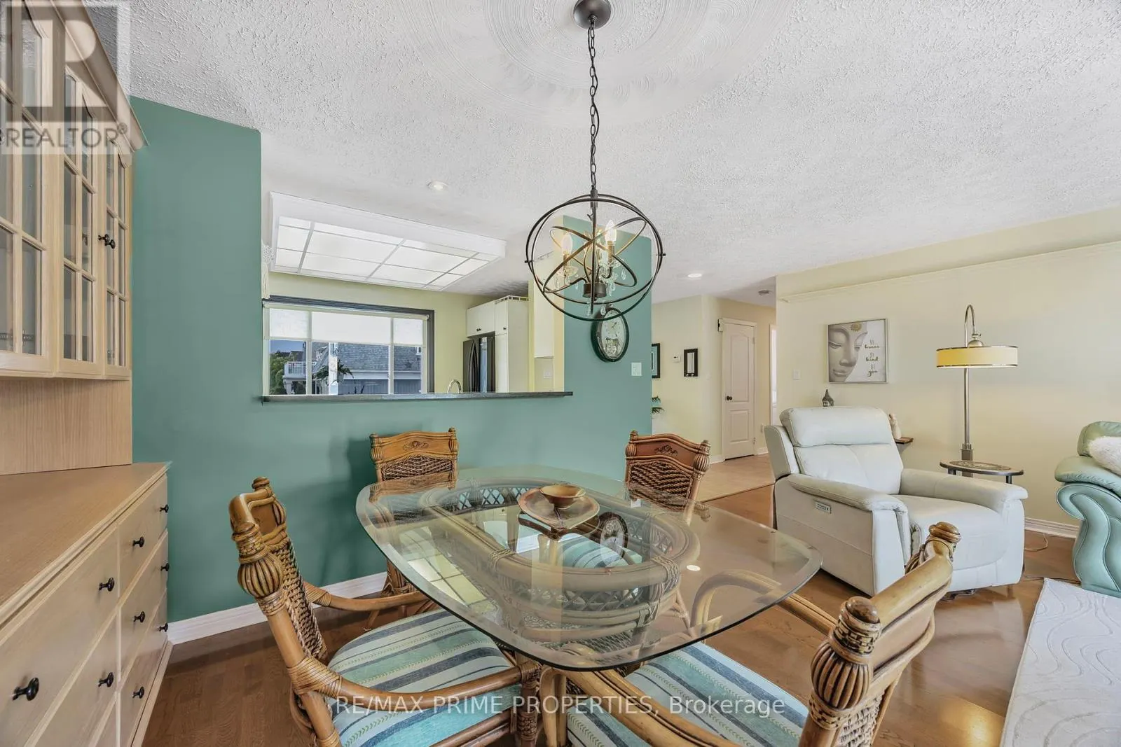 201 - 585 ATHERLEY ROAD