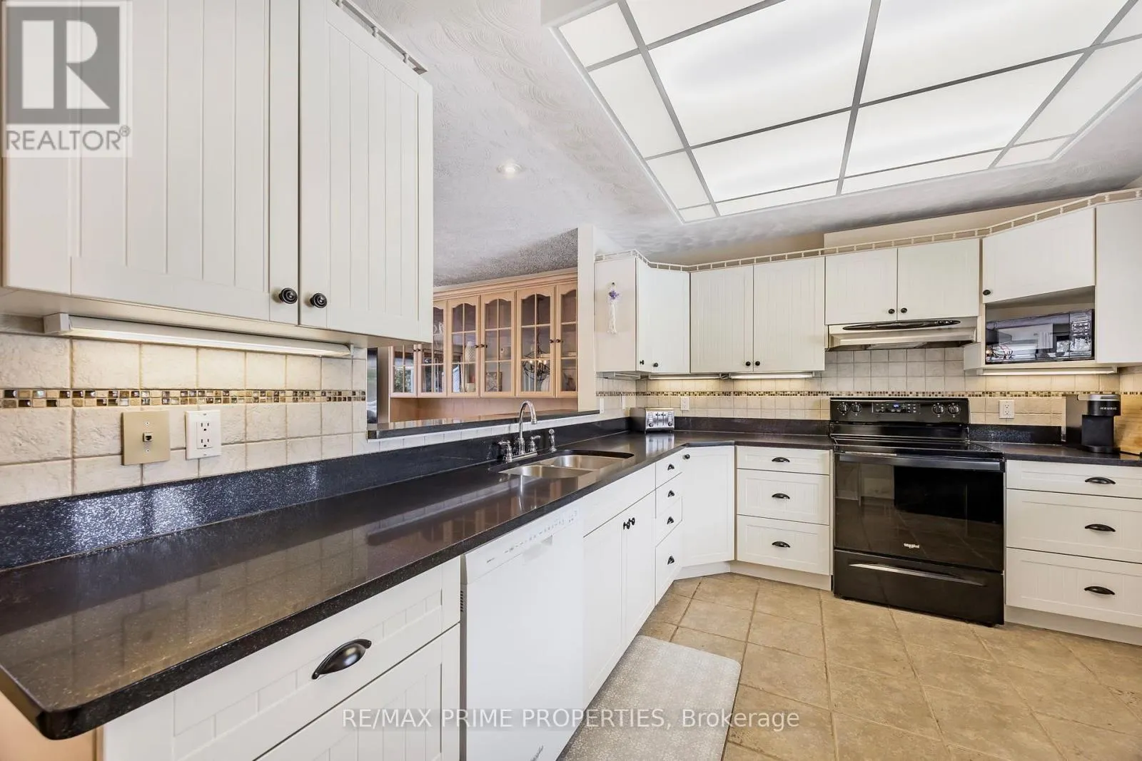 201 - 585 ATHERLEY ROAD