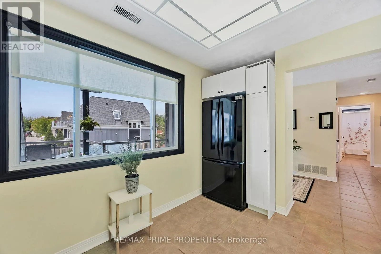 201 - 585 ATHERLEY ROAD
