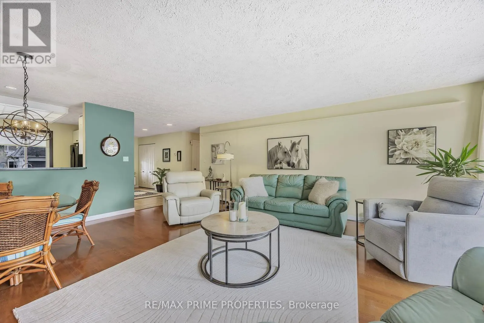 201 - 585 ATHERLEY ROAD