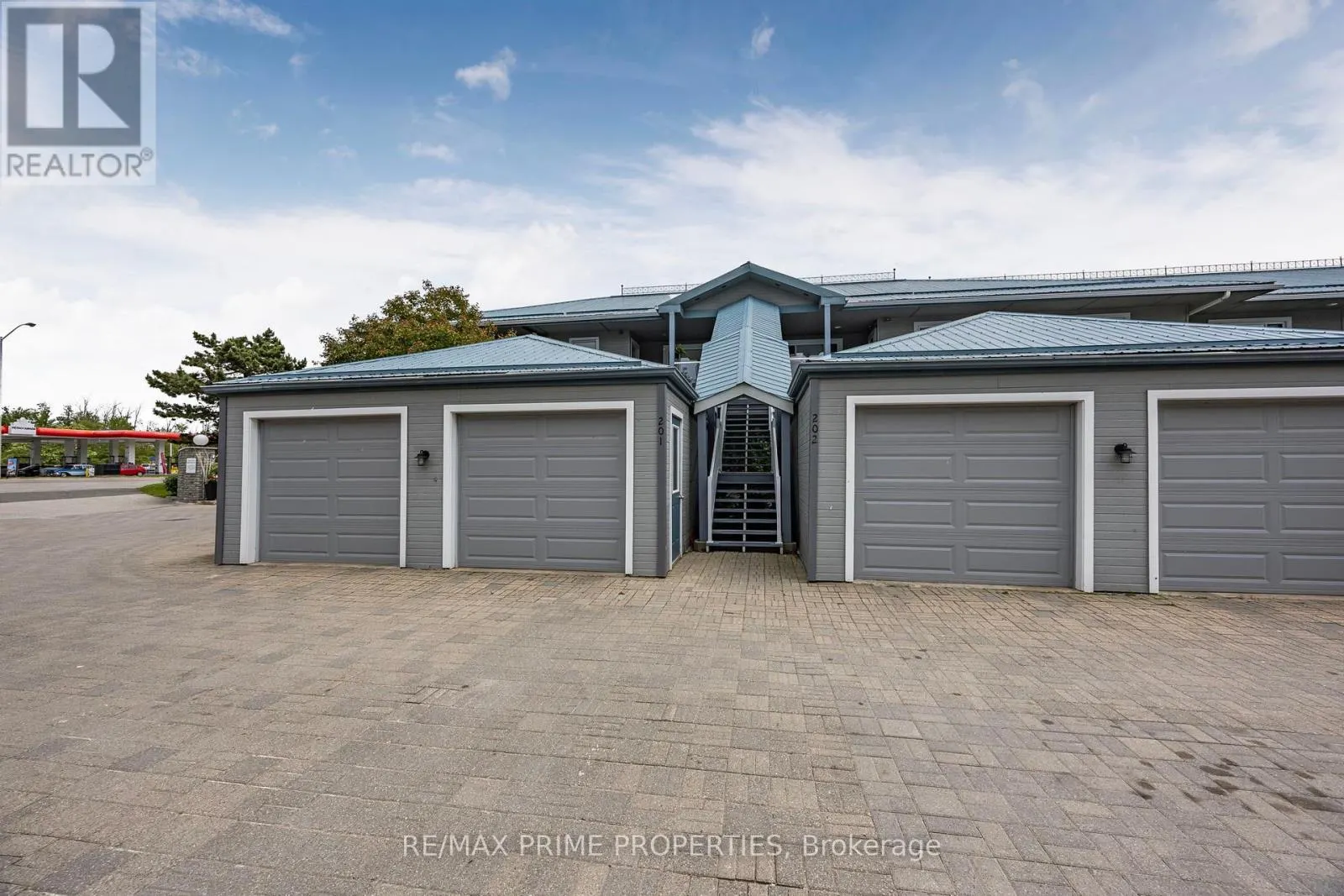 201 - 585 ATHERLEY ROAD
