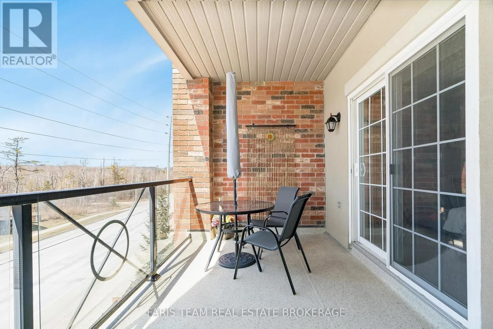 301 - 39 FERNDALE DRIVE S