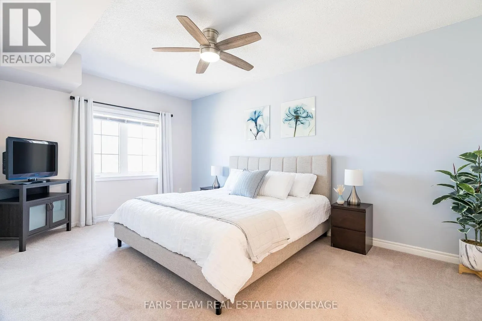 301 - 39 FERNDALE DRIVE S