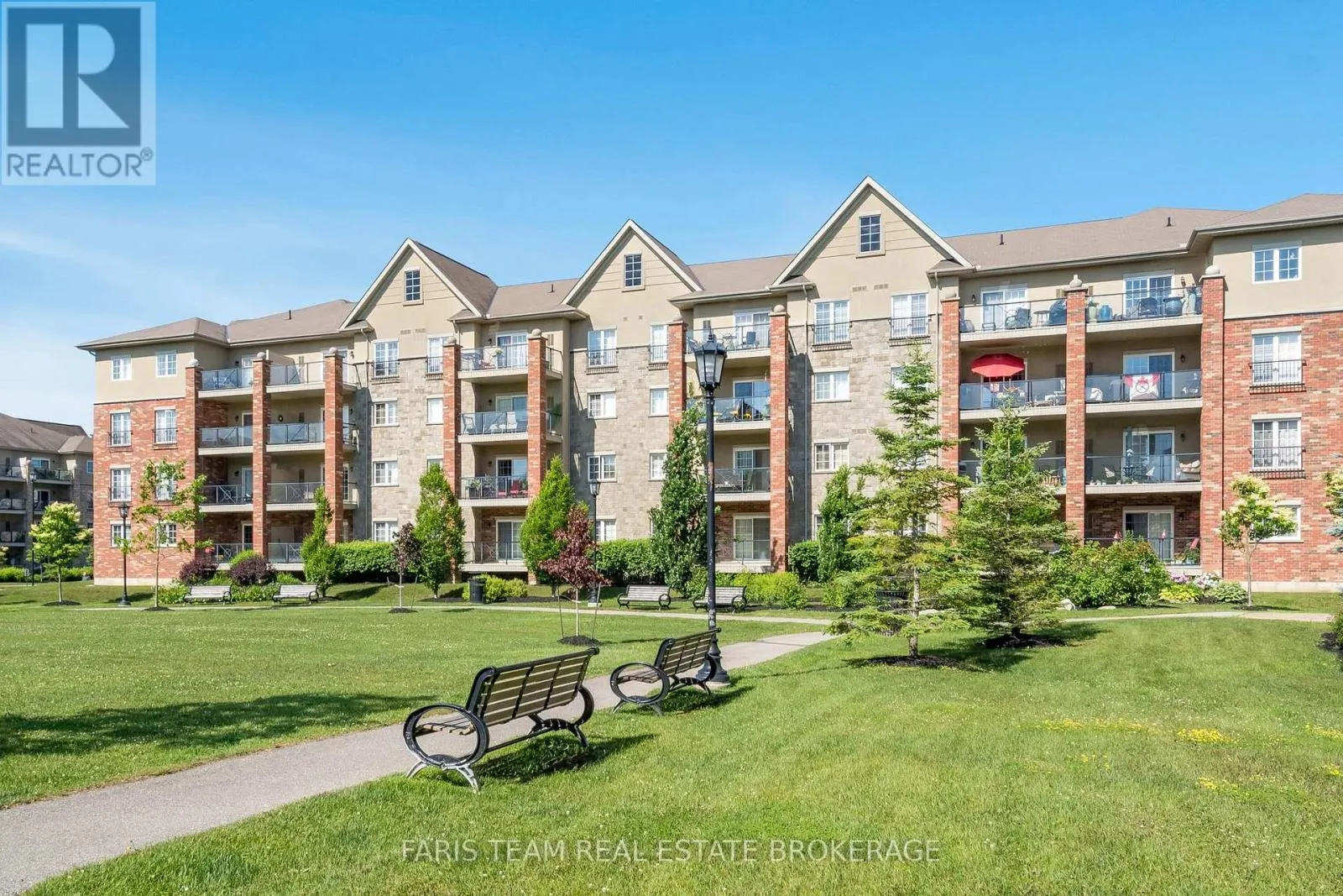 301 - 39 FERNDALE DRIVE S