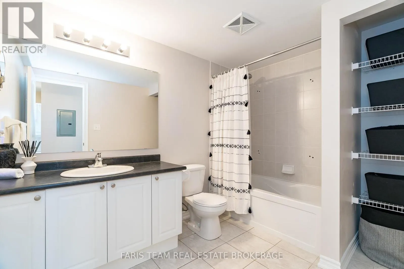 301 - 39 FERNDALE DRIVE S