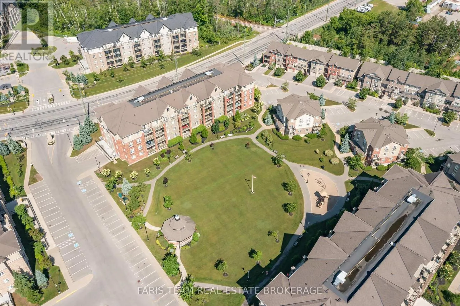 301 - 39 FERNDALE DRIVE S