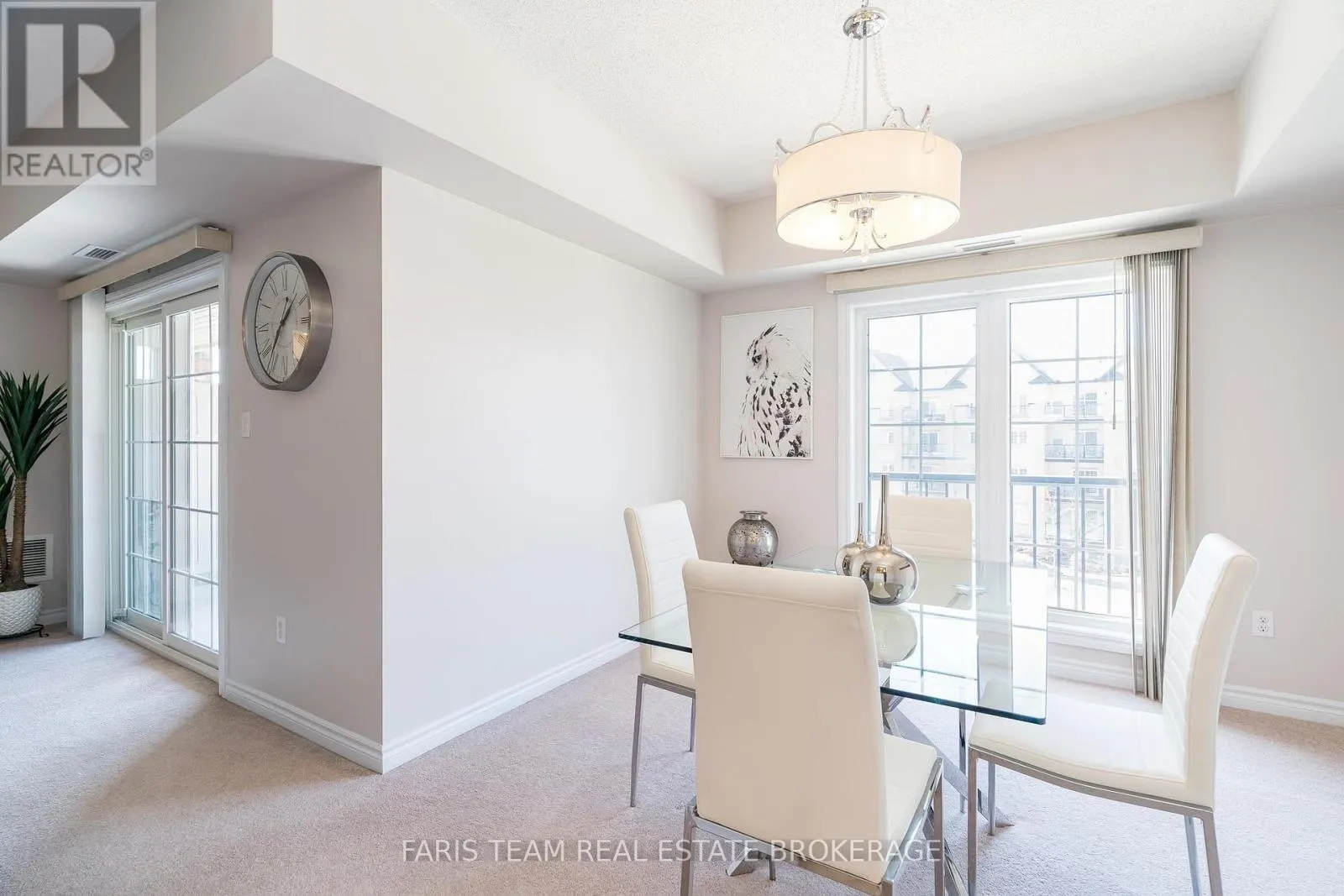 301 - 39 FERNDALE DRIVE S