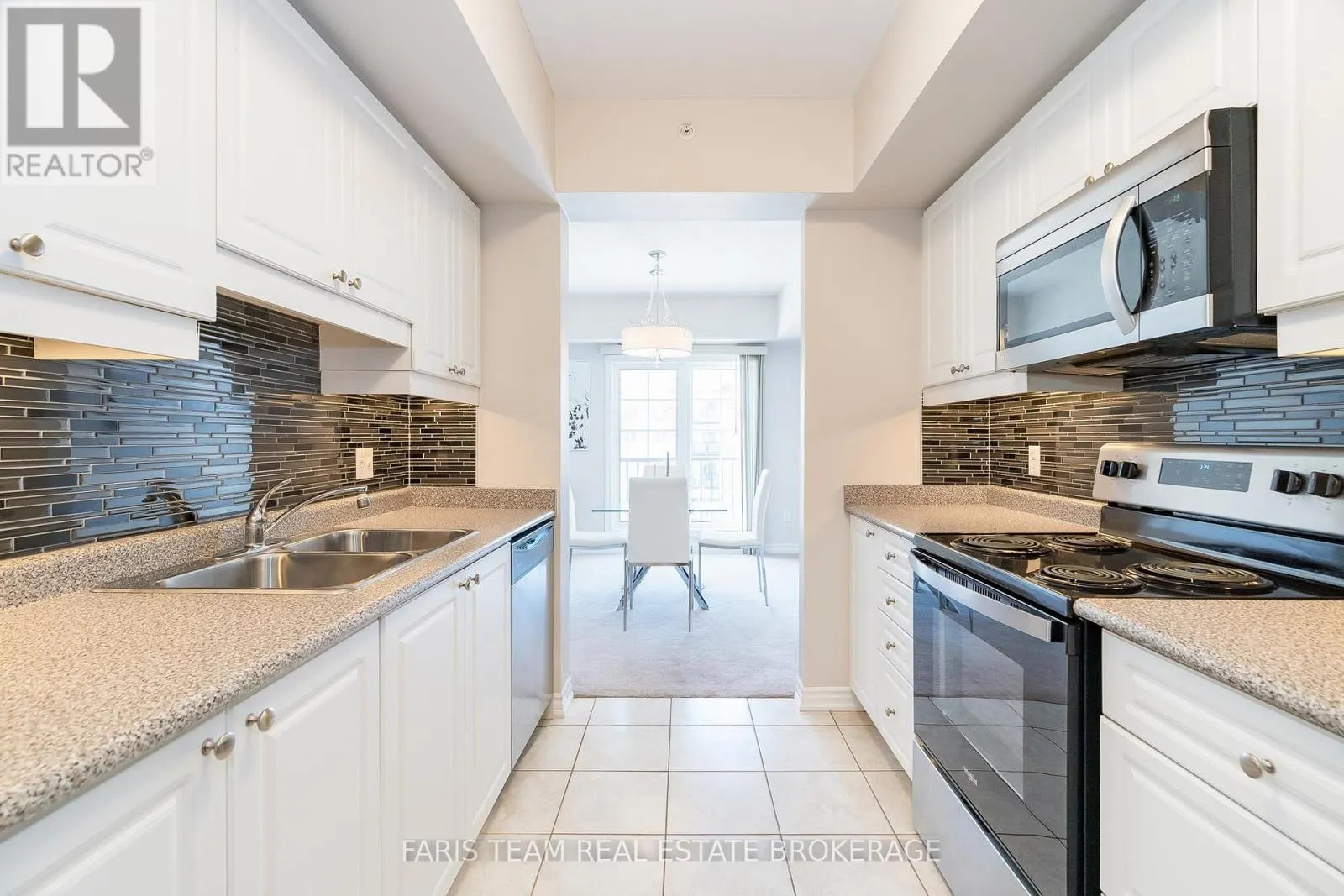 301 - 39 FERNDALE DRIVE S