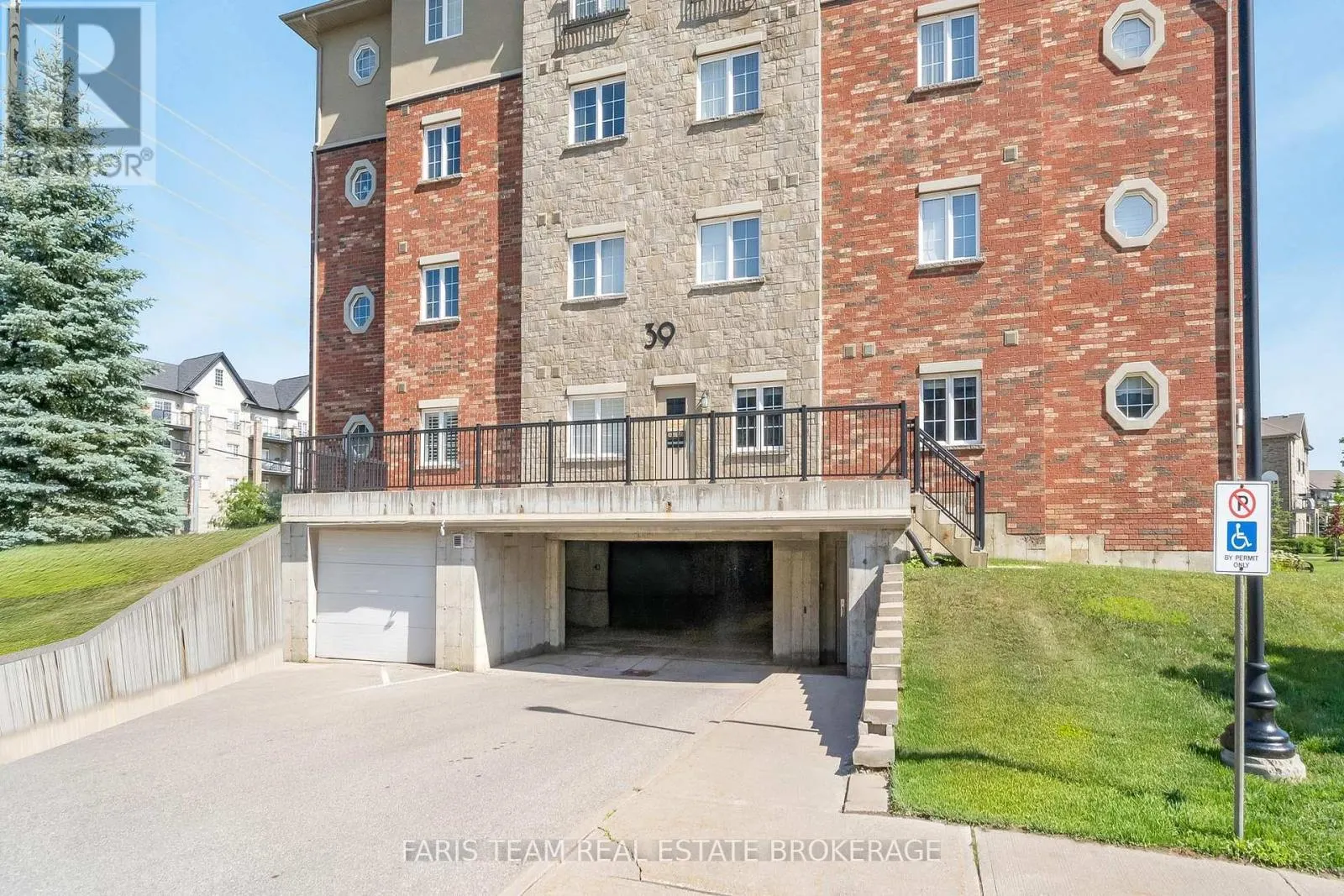 301 - 39 FERNDALE DRIVE S