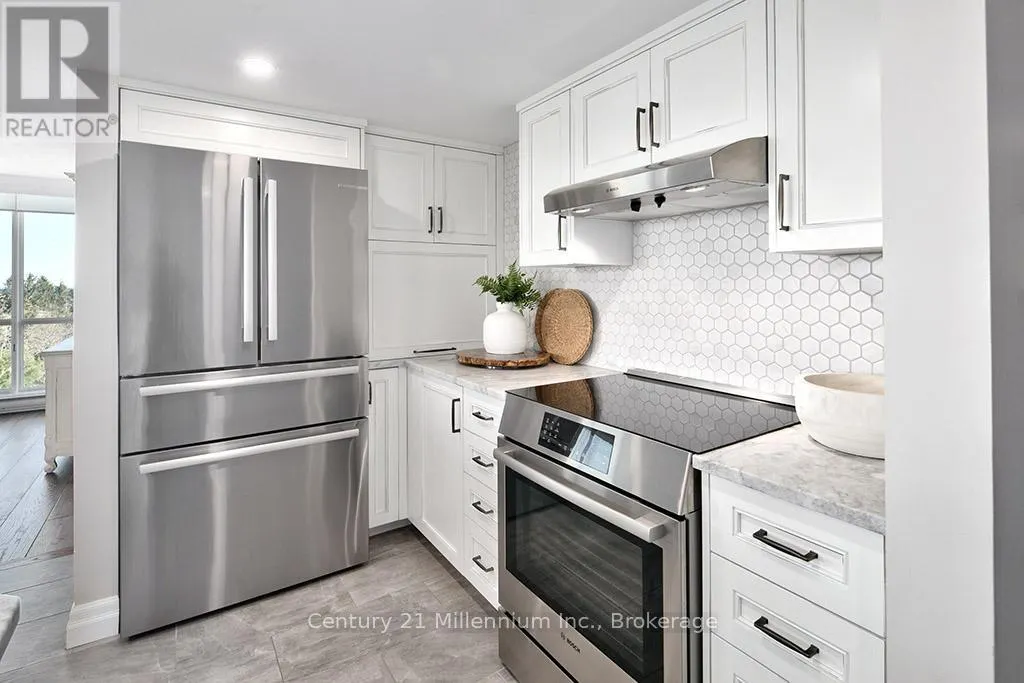 703 - 24 RAMBLINGS WAY, #703