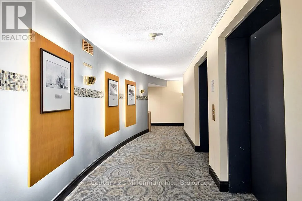 703 - 24 RAMBLINGS WAY, #703