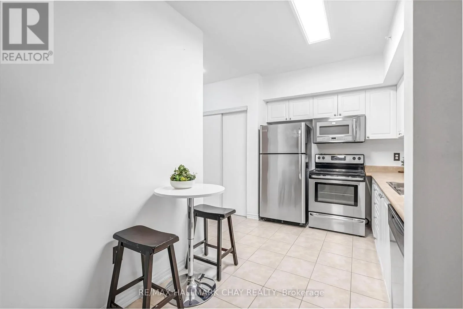 110 - 41 FERNDALE DRIVE S