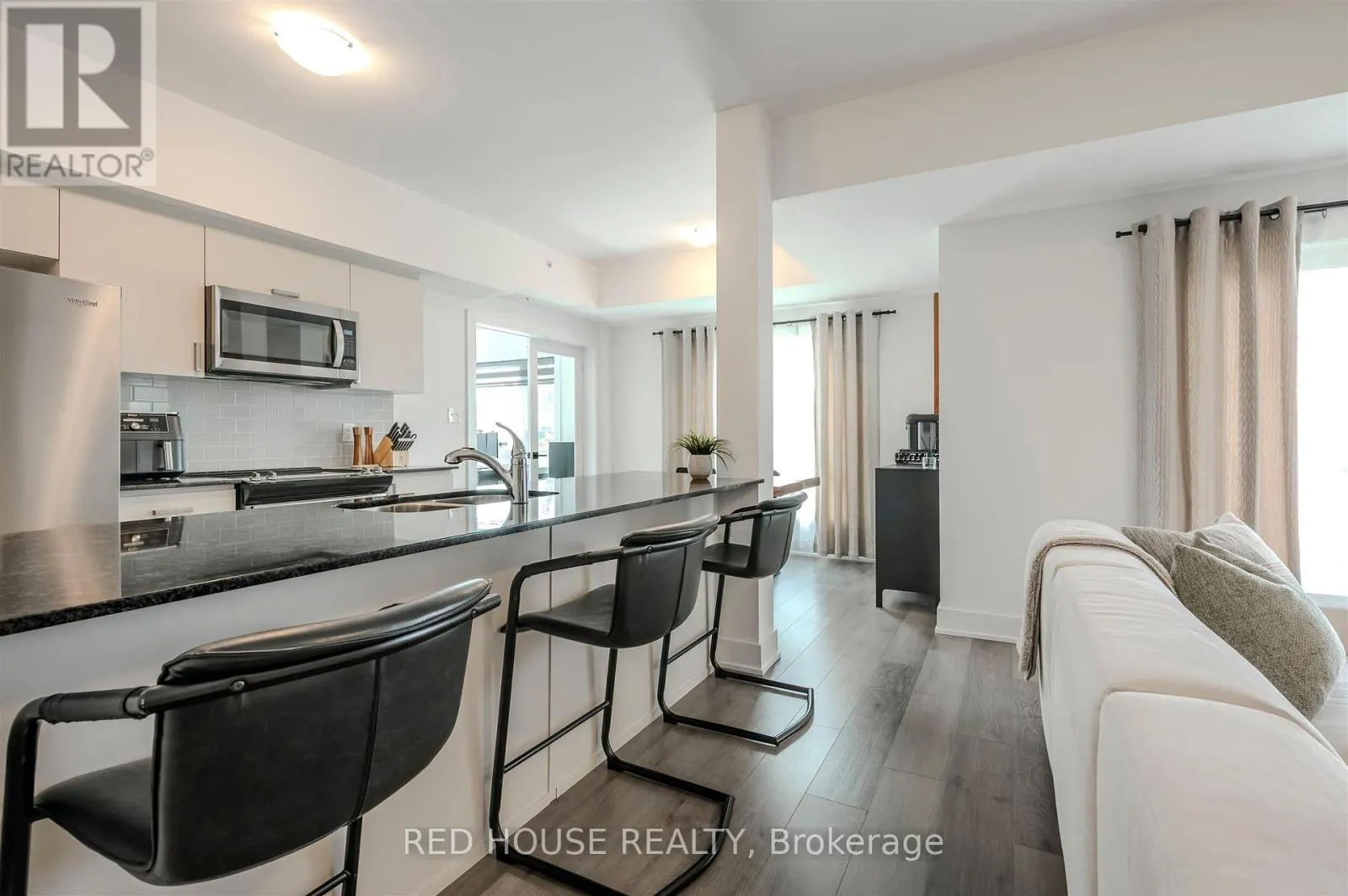 102 - 8 CULINARY LANE