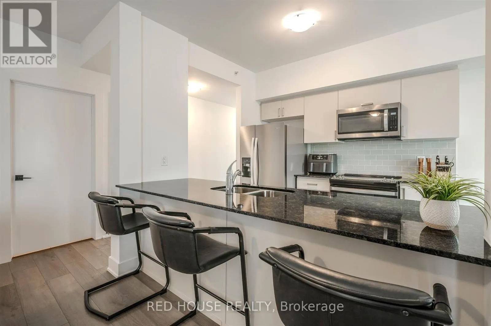 102 - 8 CULINARY LANE