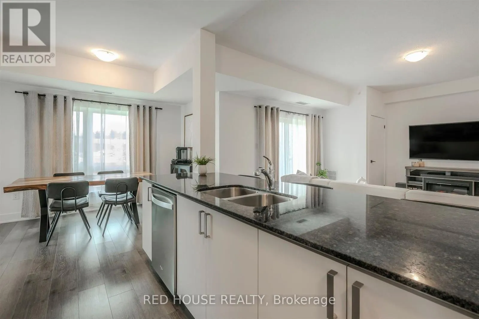 102 - 8 CULINARY LANE