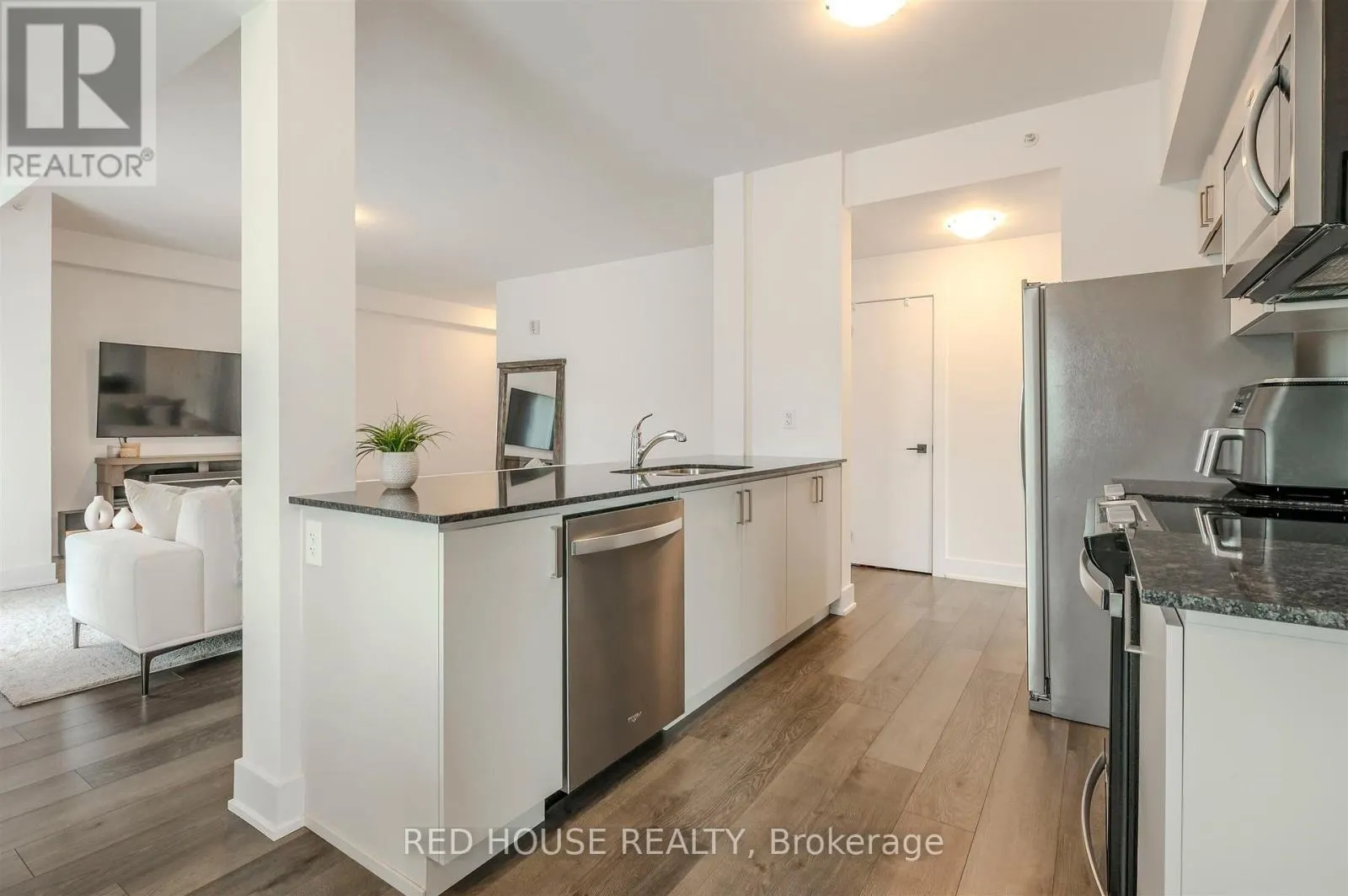 102 - 8 CULINARY LANE