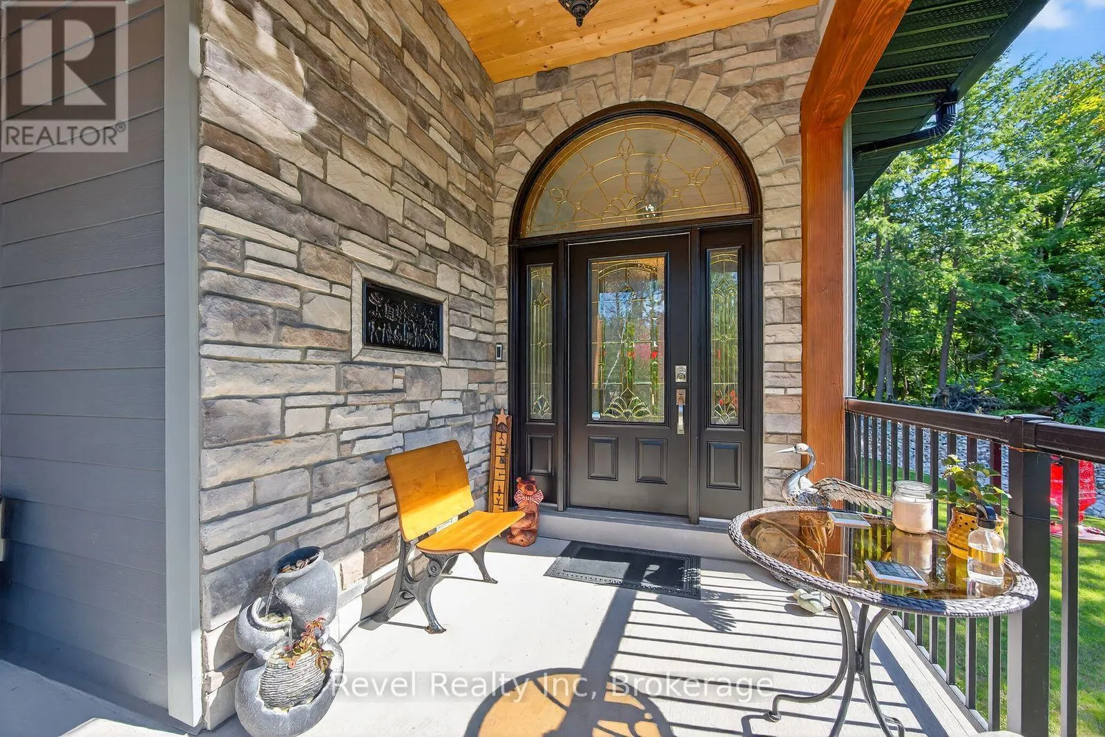 517 SILVERBIRCH DRIVE