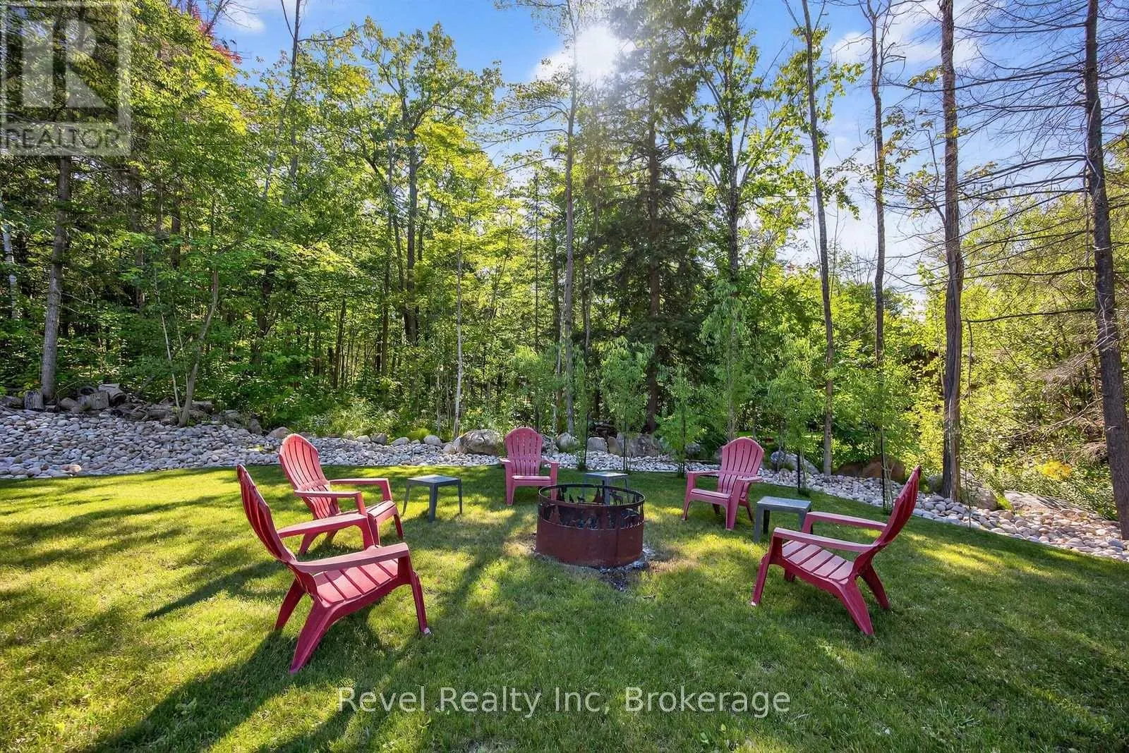 517 SILVERBIRCH DRIVE