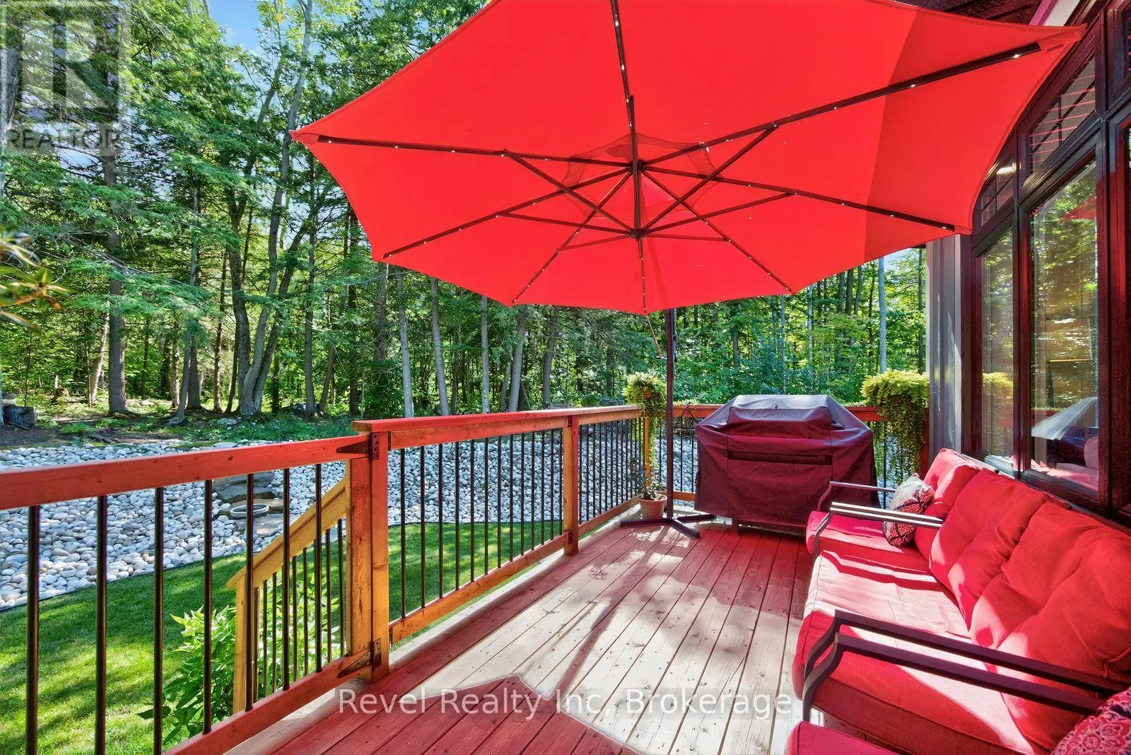 517 SILVERBIRCH DRIVE