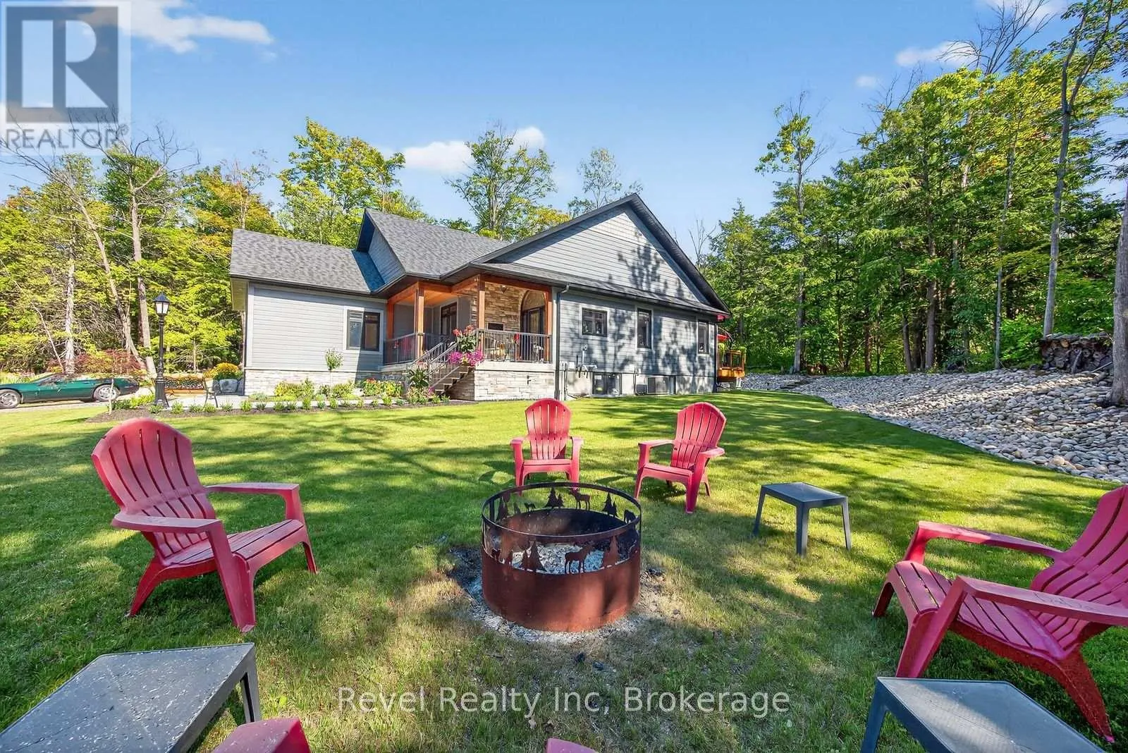 517 SILVERBIRCH DRIVE