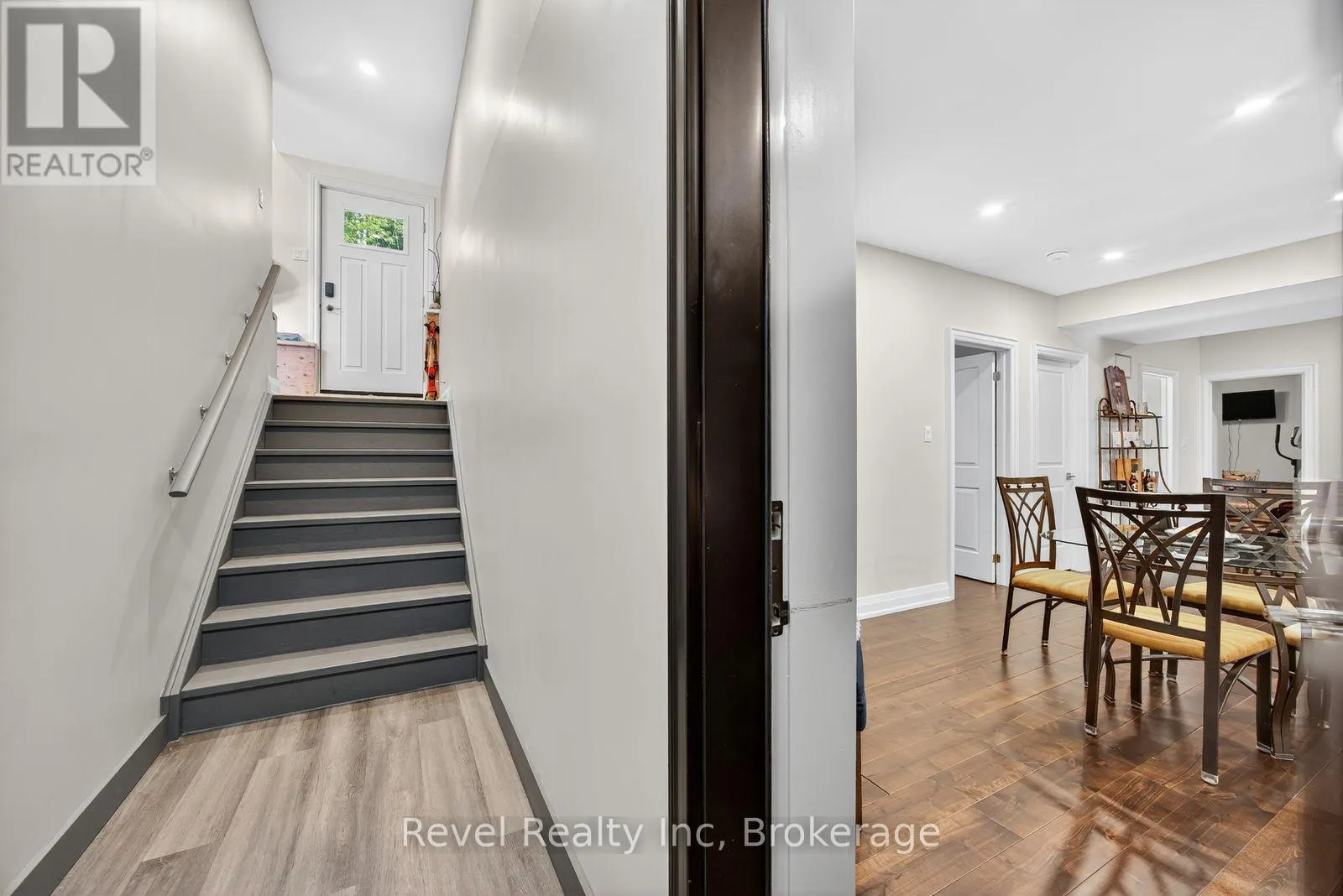 517 SILVERBIRCH DRIVE