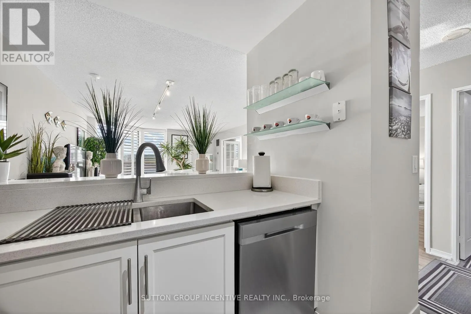 505 - 140 DUNLOP STREET E