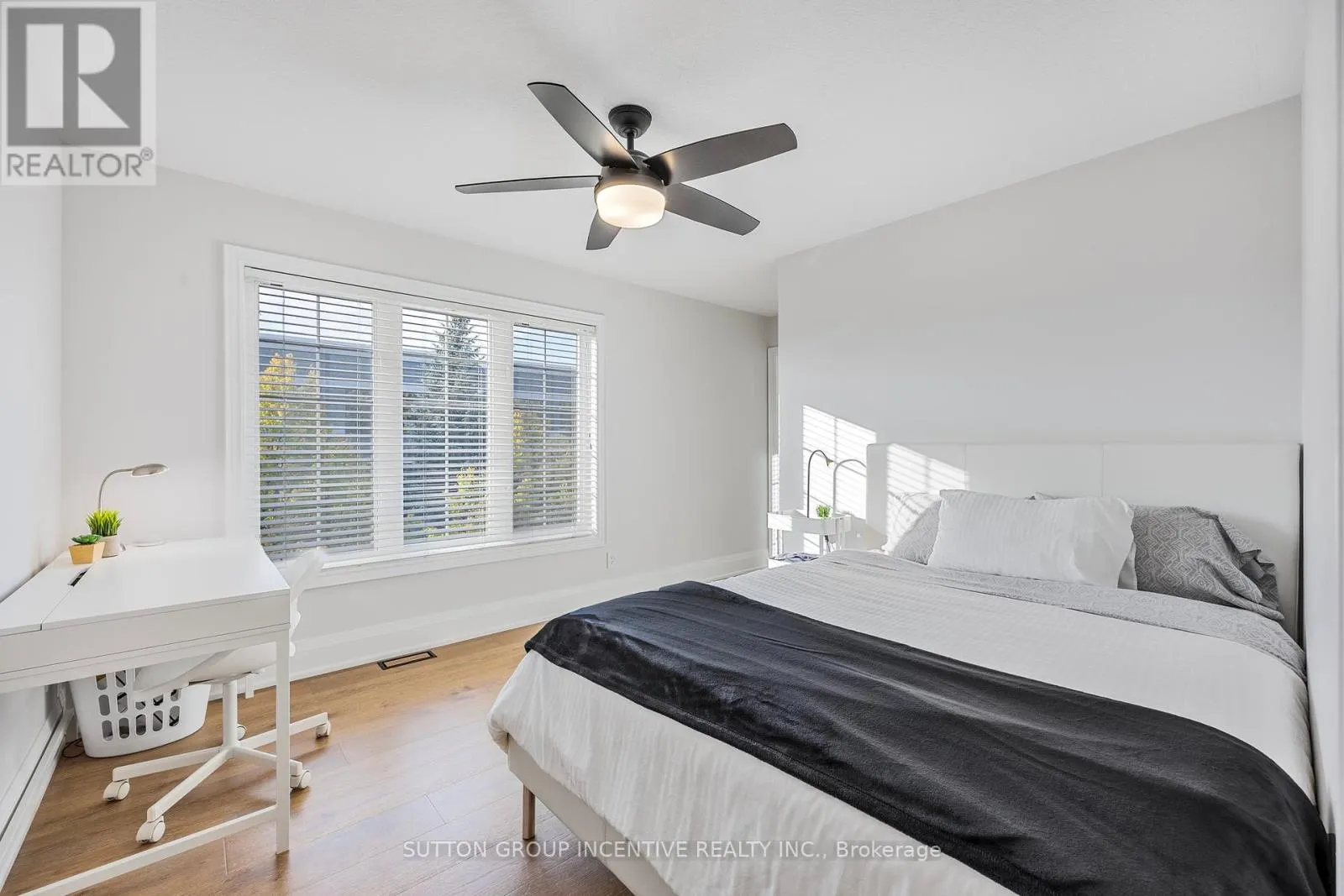 505 - 140 DUNLOP STREET E