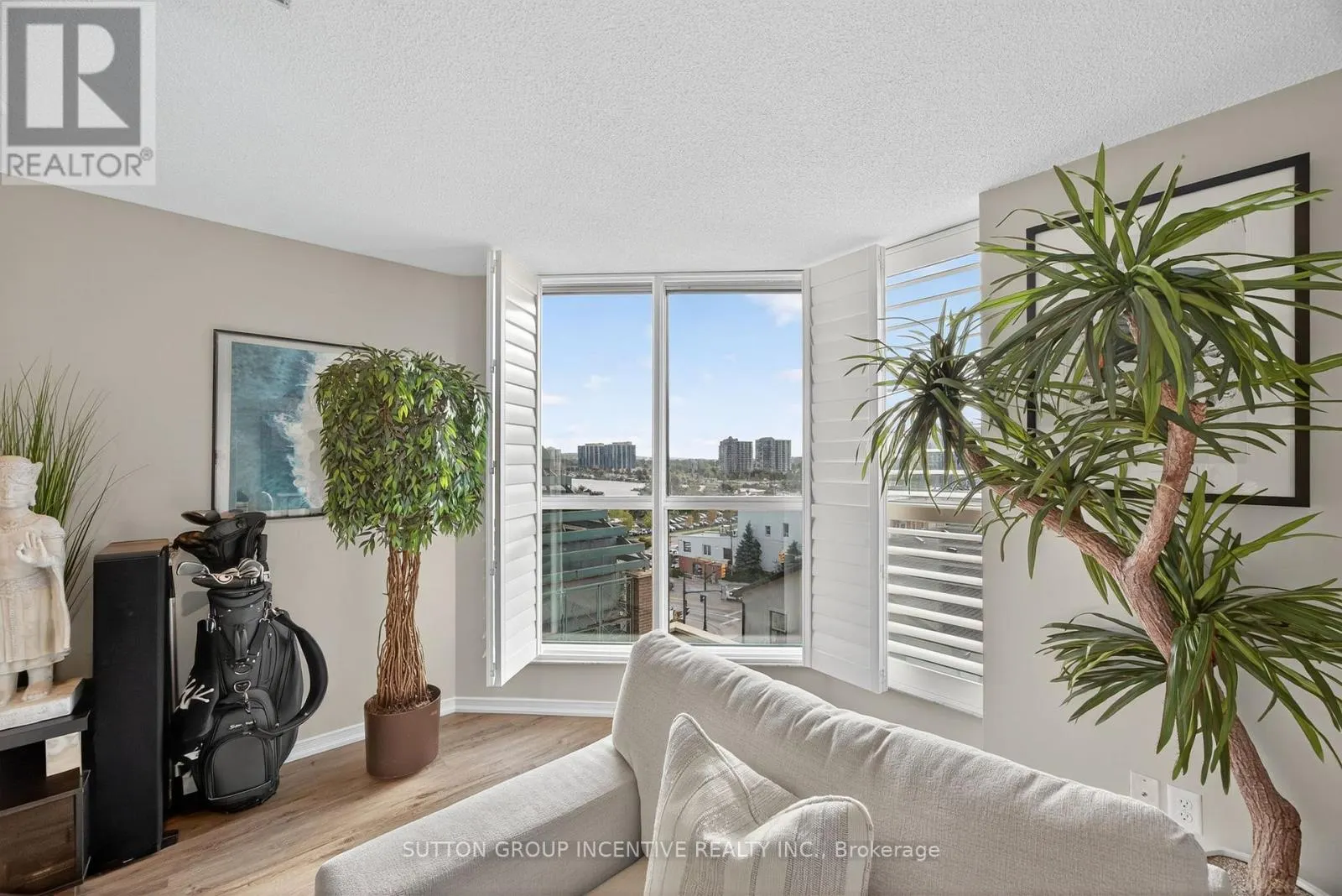 505 - 140 DUNLOP STREET E