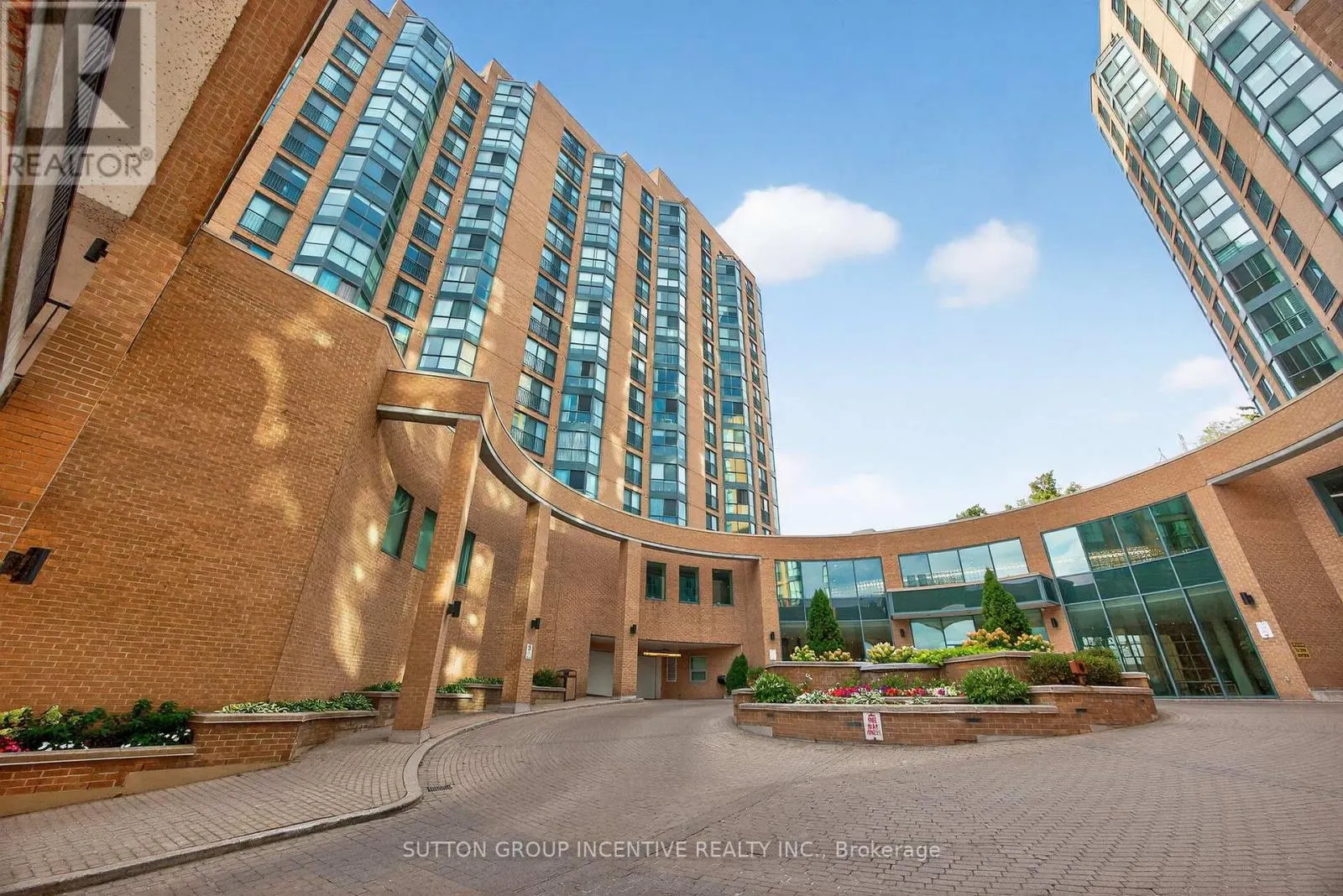 505 - 140 DUNLOP STREET E