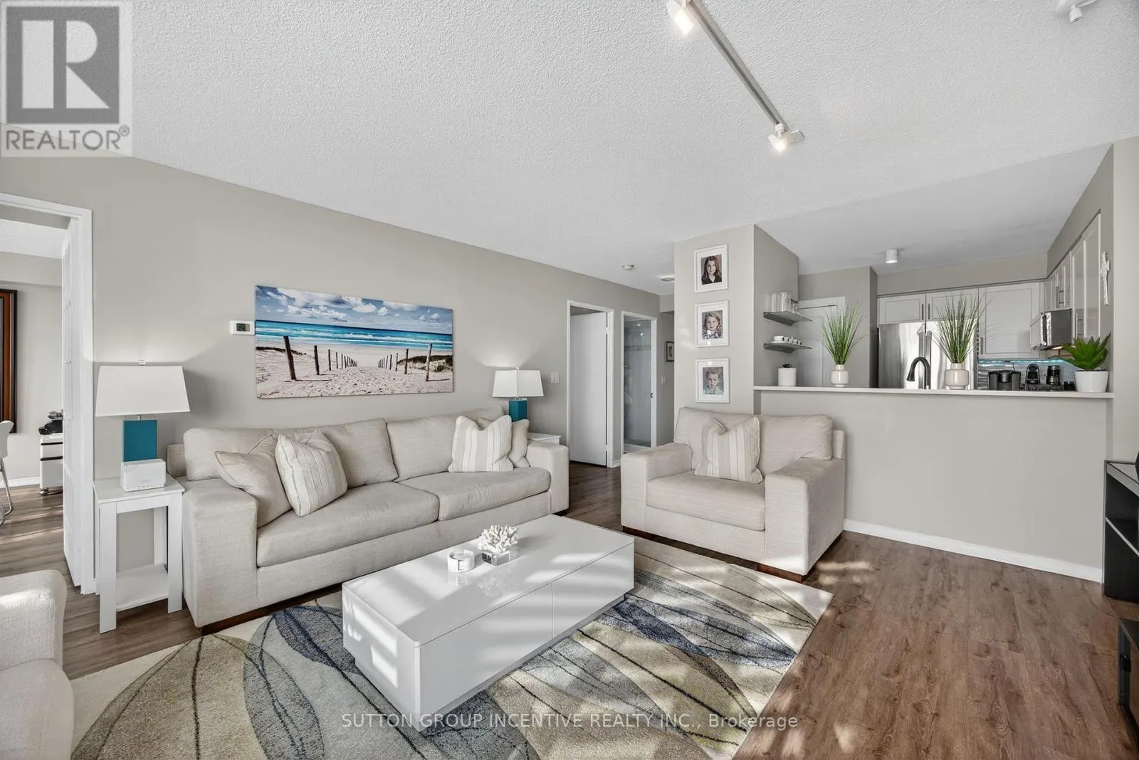 505 - 140 DUNLOP STREET E