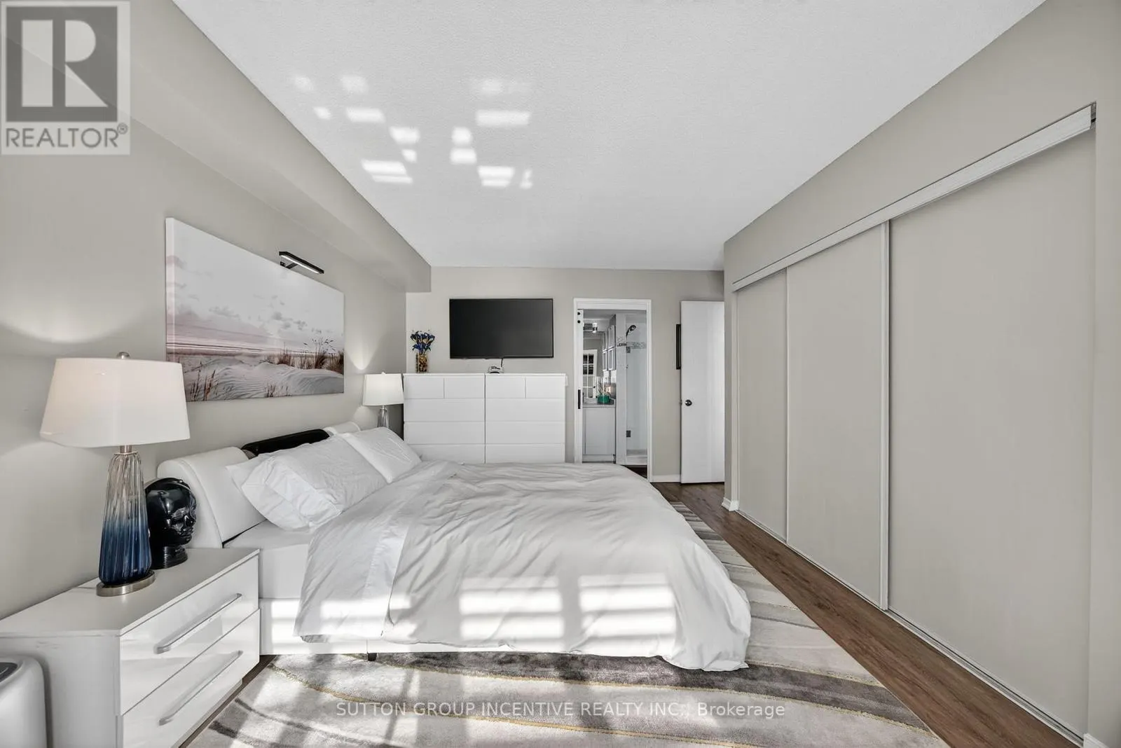 505 - 140 DUNLOP STREET E