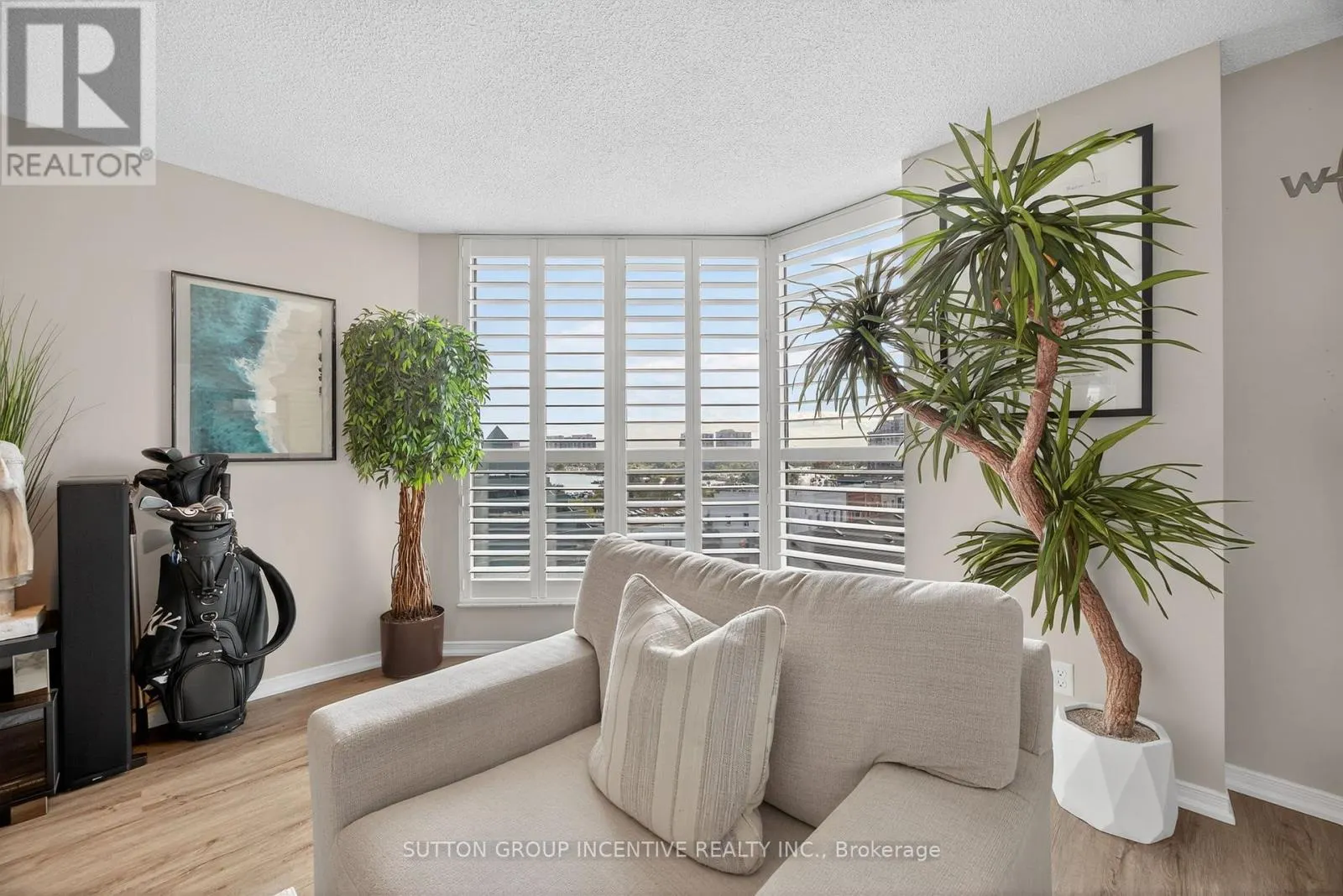 505 - 140 DUNLOP STREET E