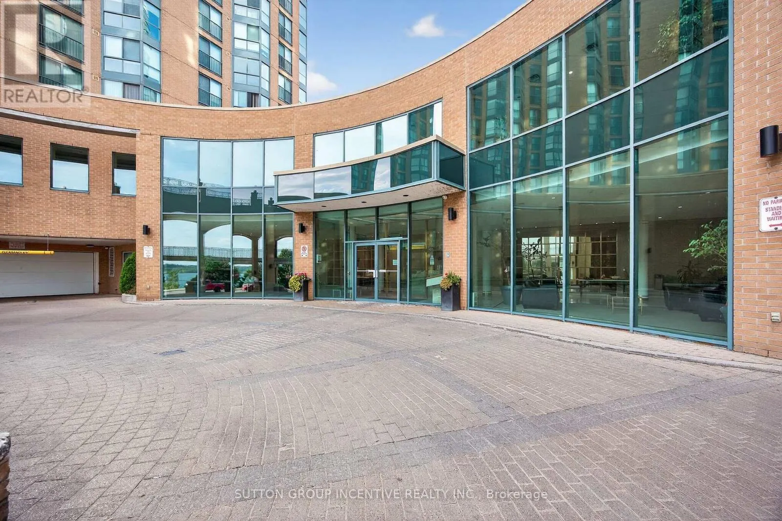 505 - 140 DUNLOP STREET E
