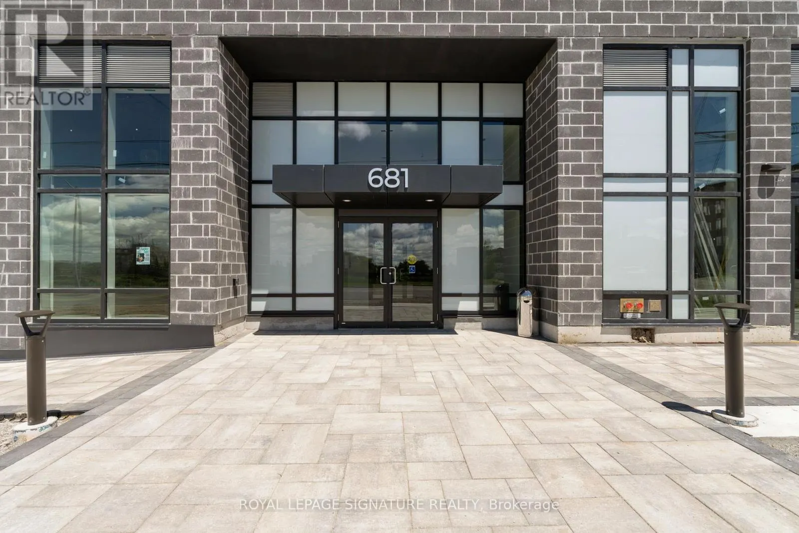 421 - 681 YONGE STREET