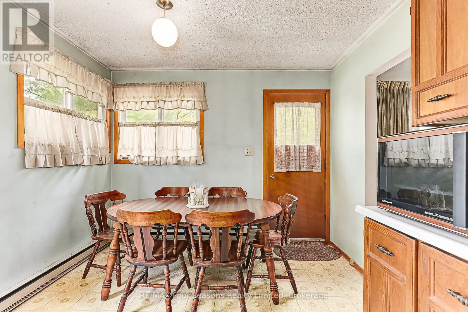 828 OXBOW PARK DRIVE