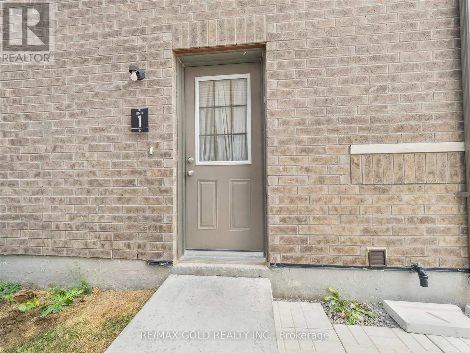 6 BANNISTER ROAD