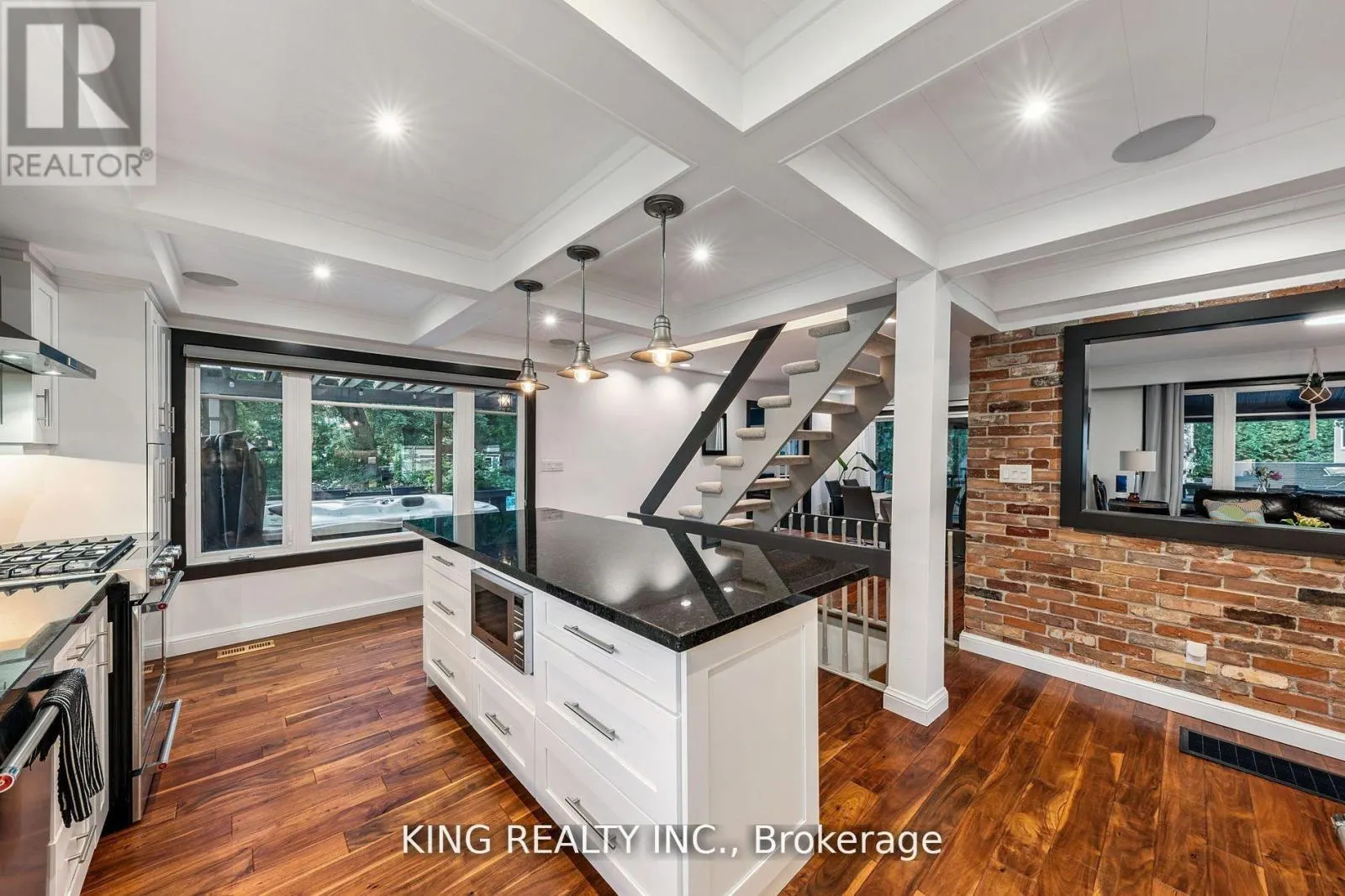 602 CHAMPLAIN ROAD