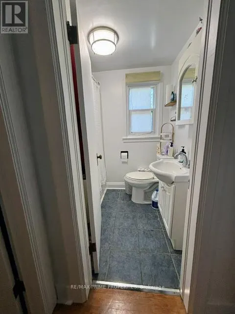 UPPER - 199 OWEN STREET
