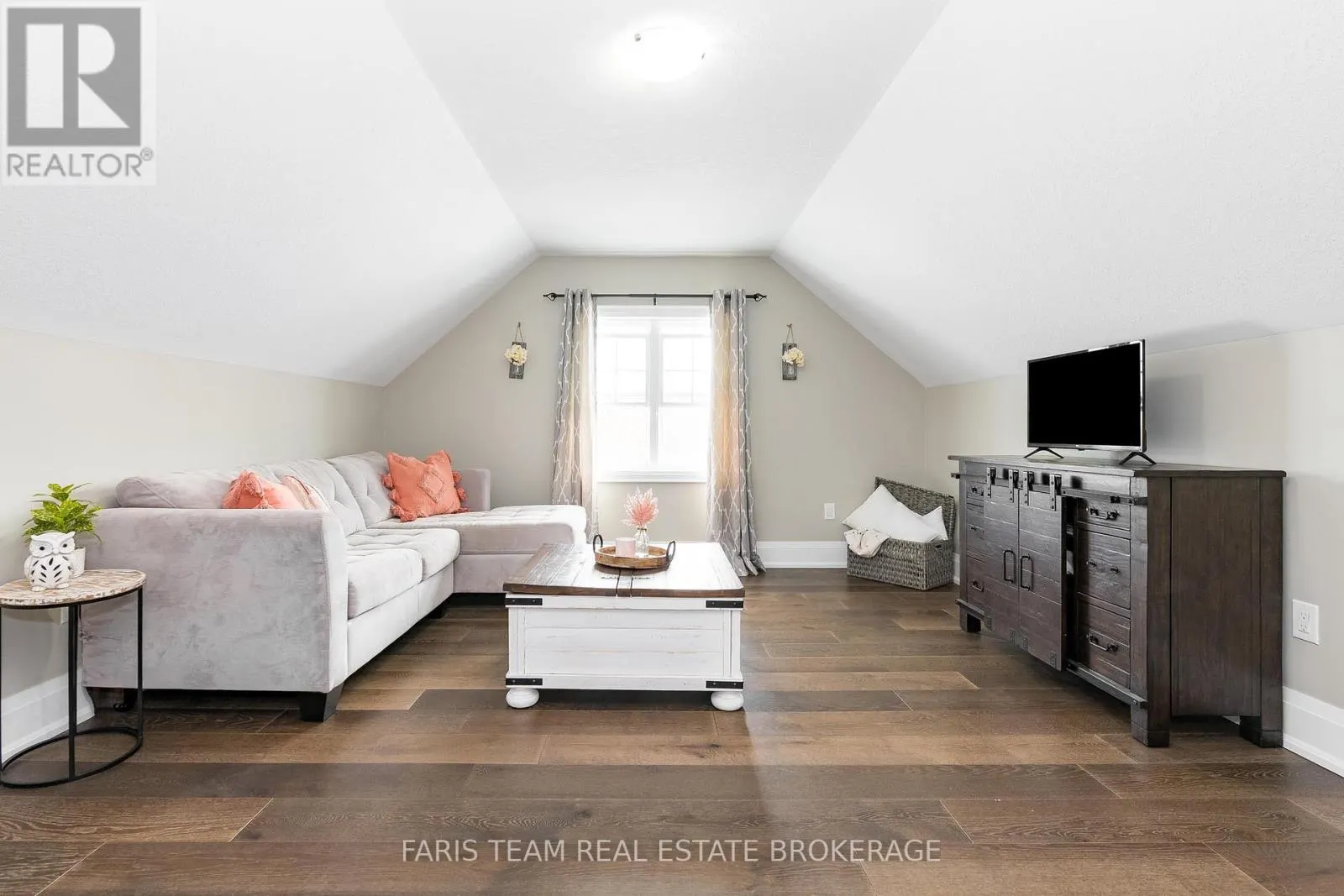 2448 STOCKDALE ROAD