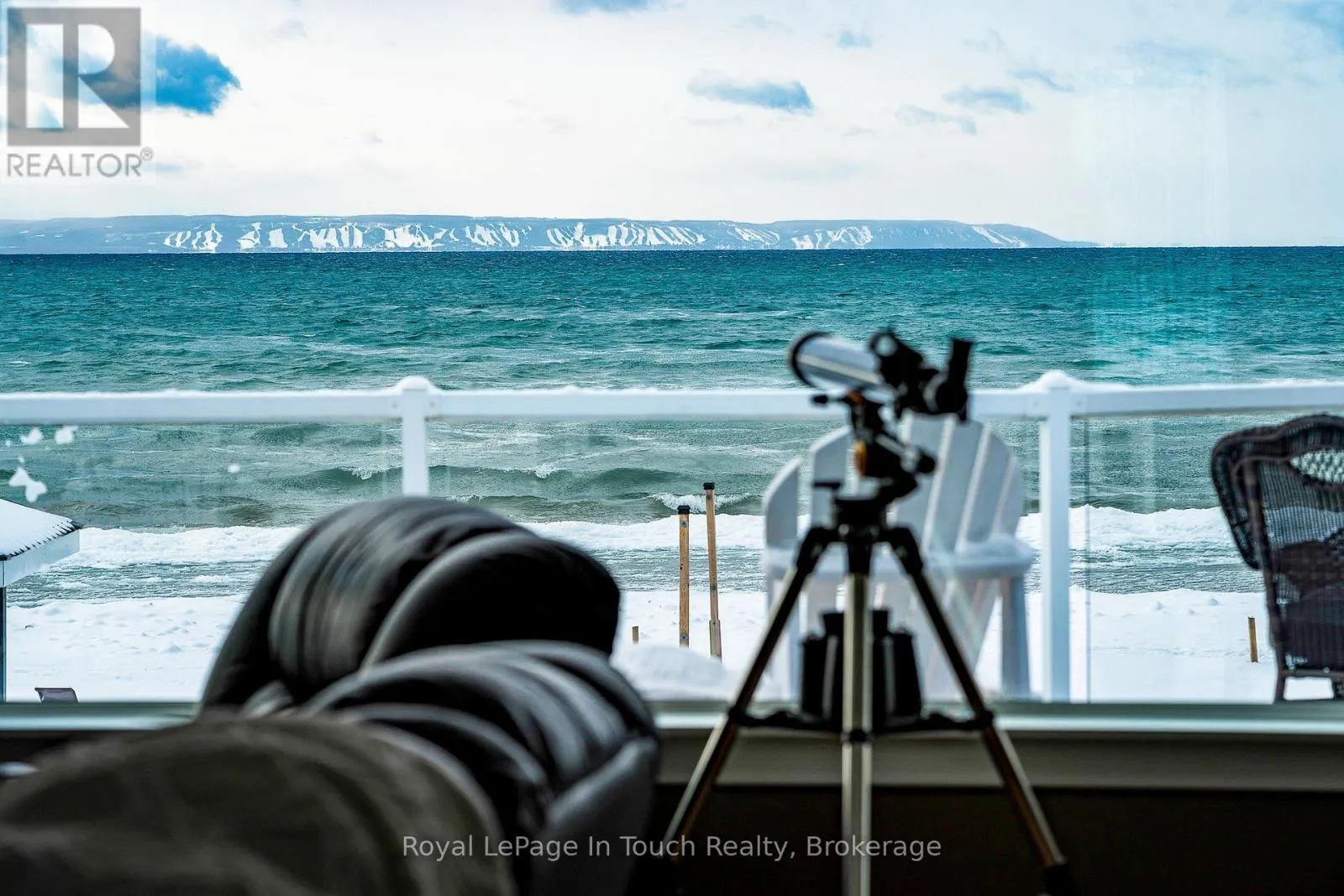 8 TINY BEACHES ROAD S